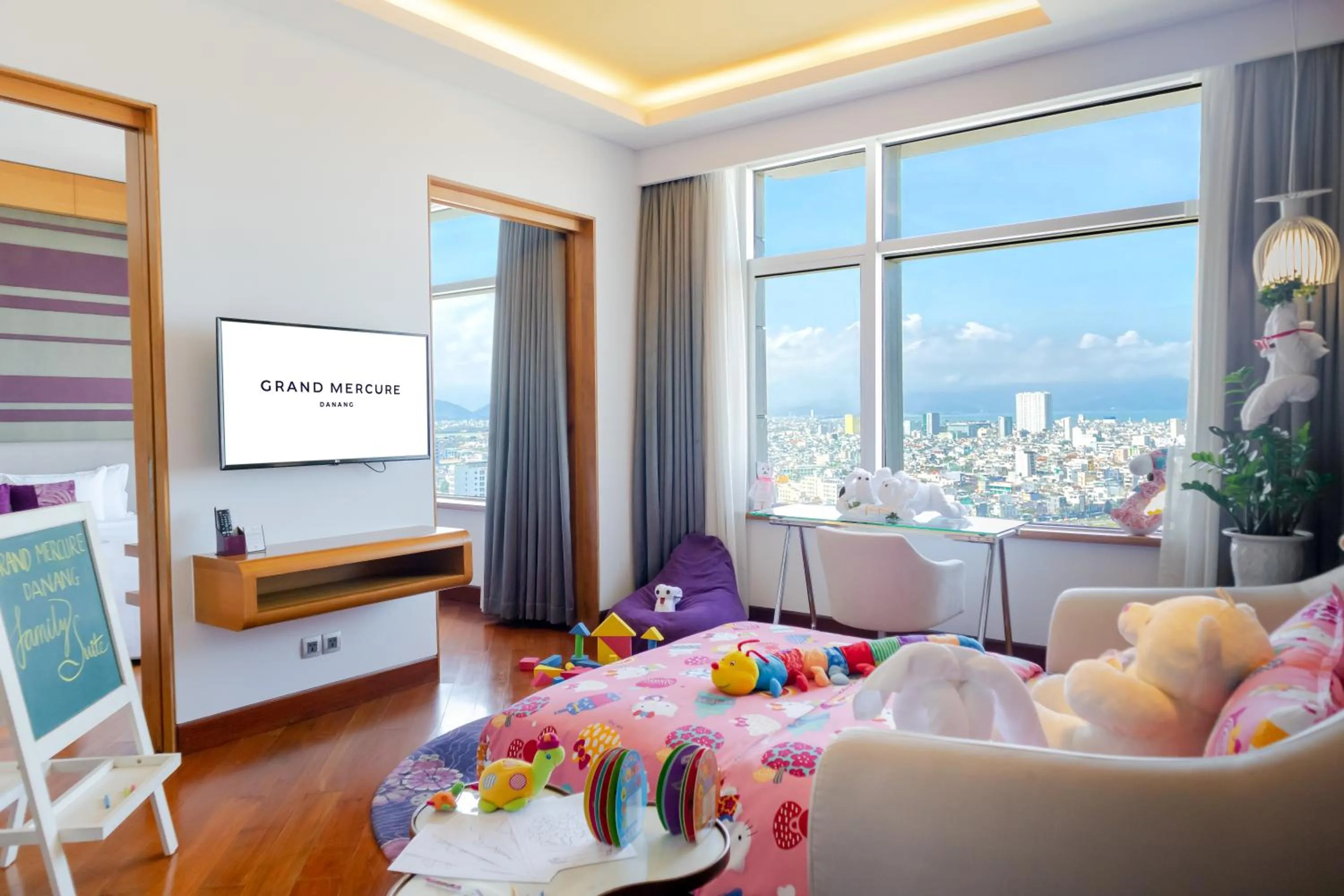 Bed in Grand Mercure Danang