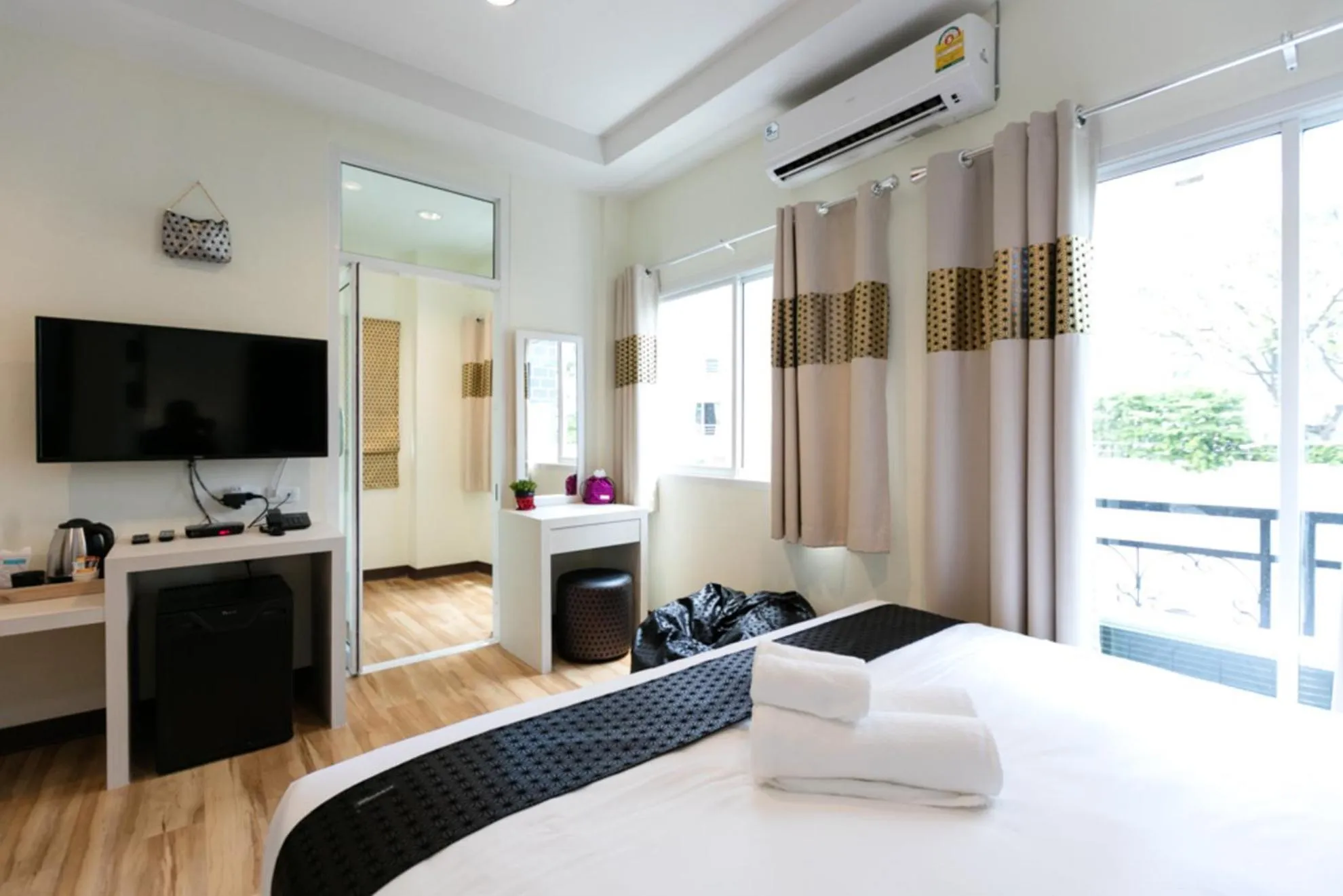 Area and facilities, Bed in Bangkok River Loka Hotel