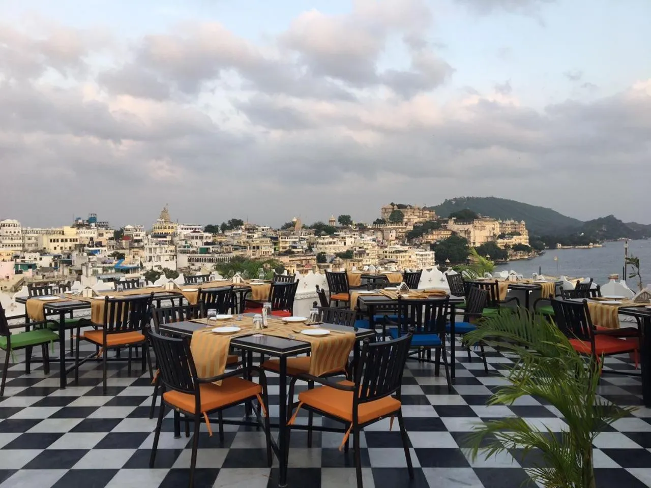 Restaurant/places to eat in Karohi Haveli - A Heritage Hotel