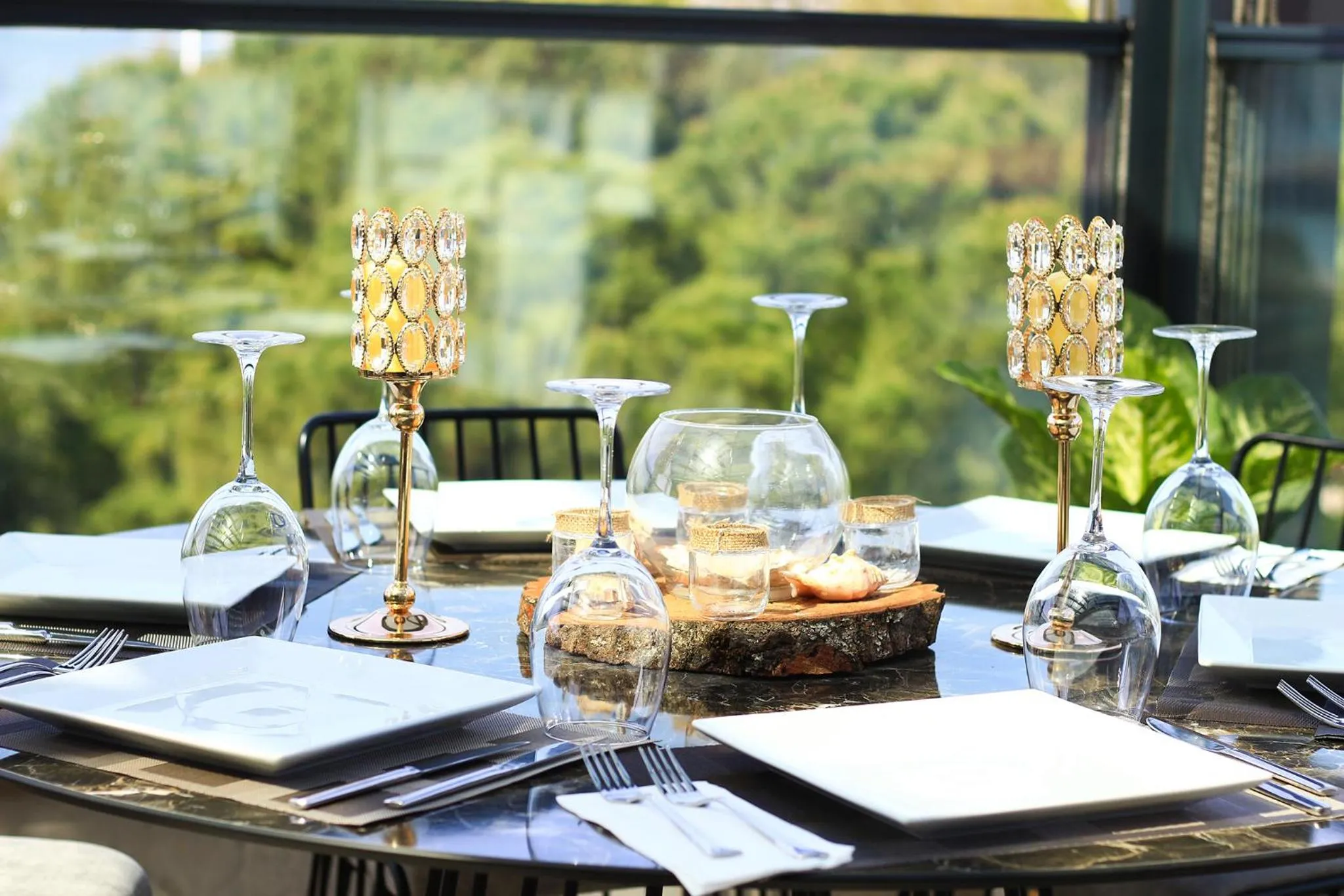 Restaurant/places to eat in Reis Royal Hotel