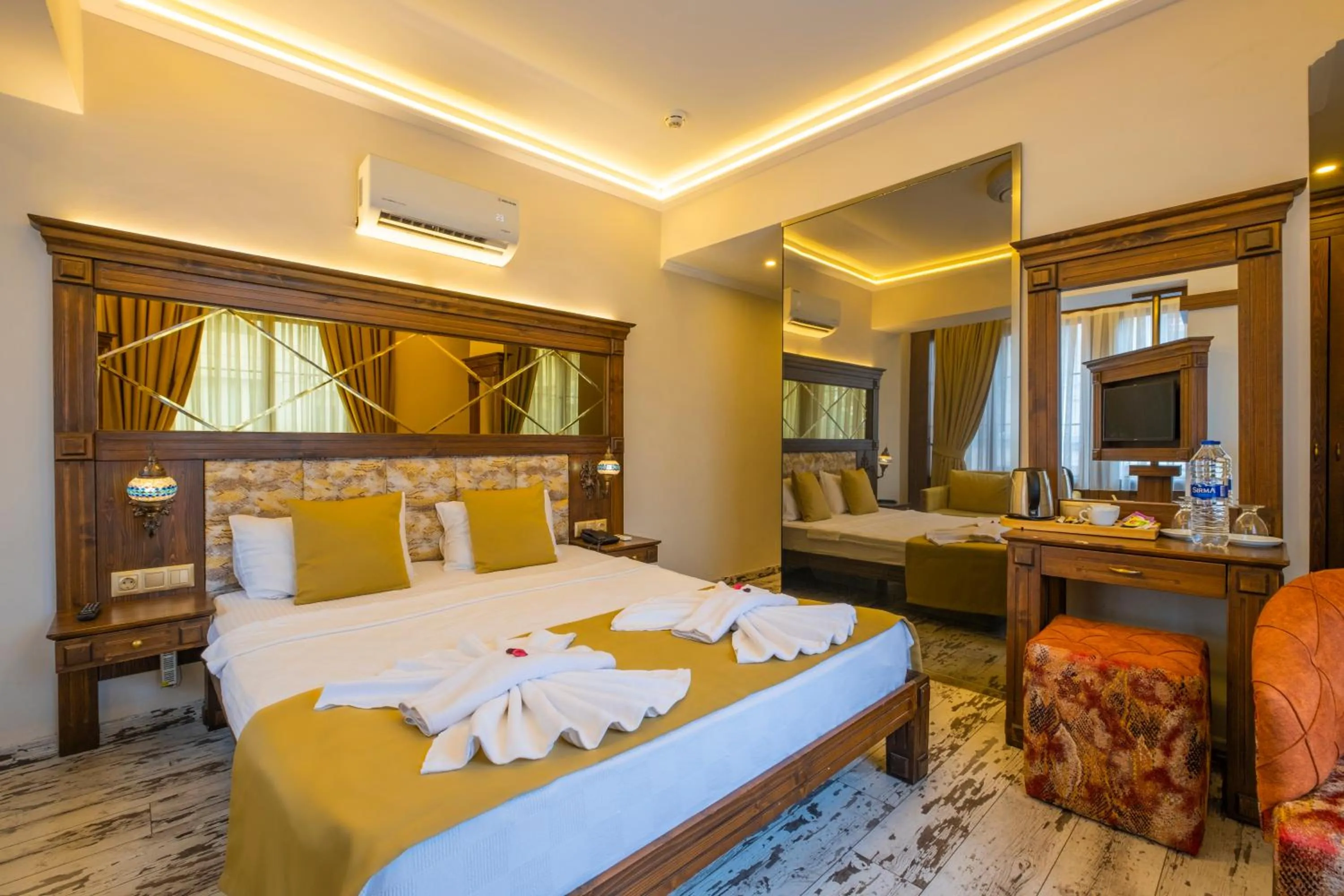 Bed in Reis Royal Hotel