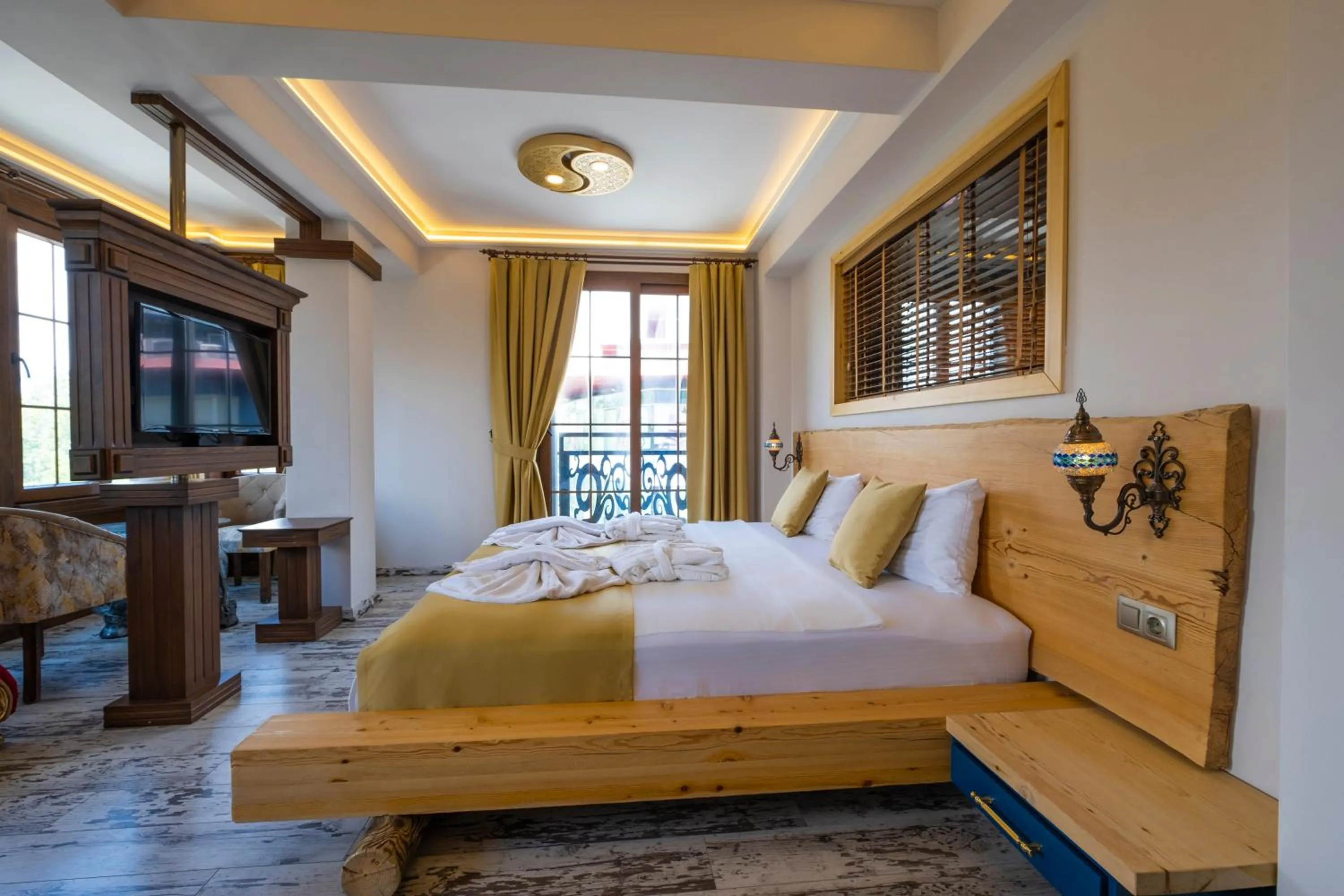 Bed in Reis Royal Hotel