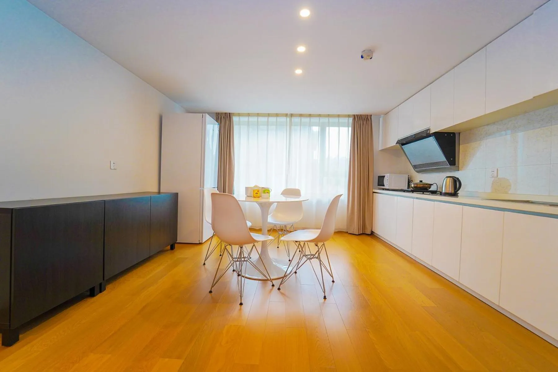 Dining area in Lujiazui More Residence
