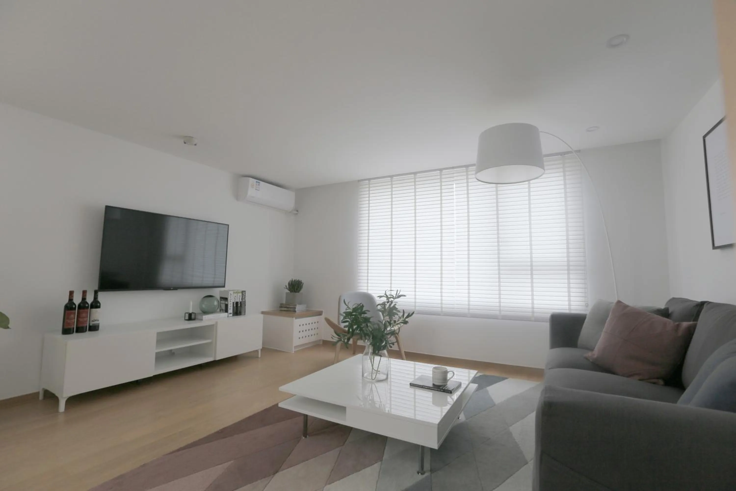 Living room in Lujiazui More Residence