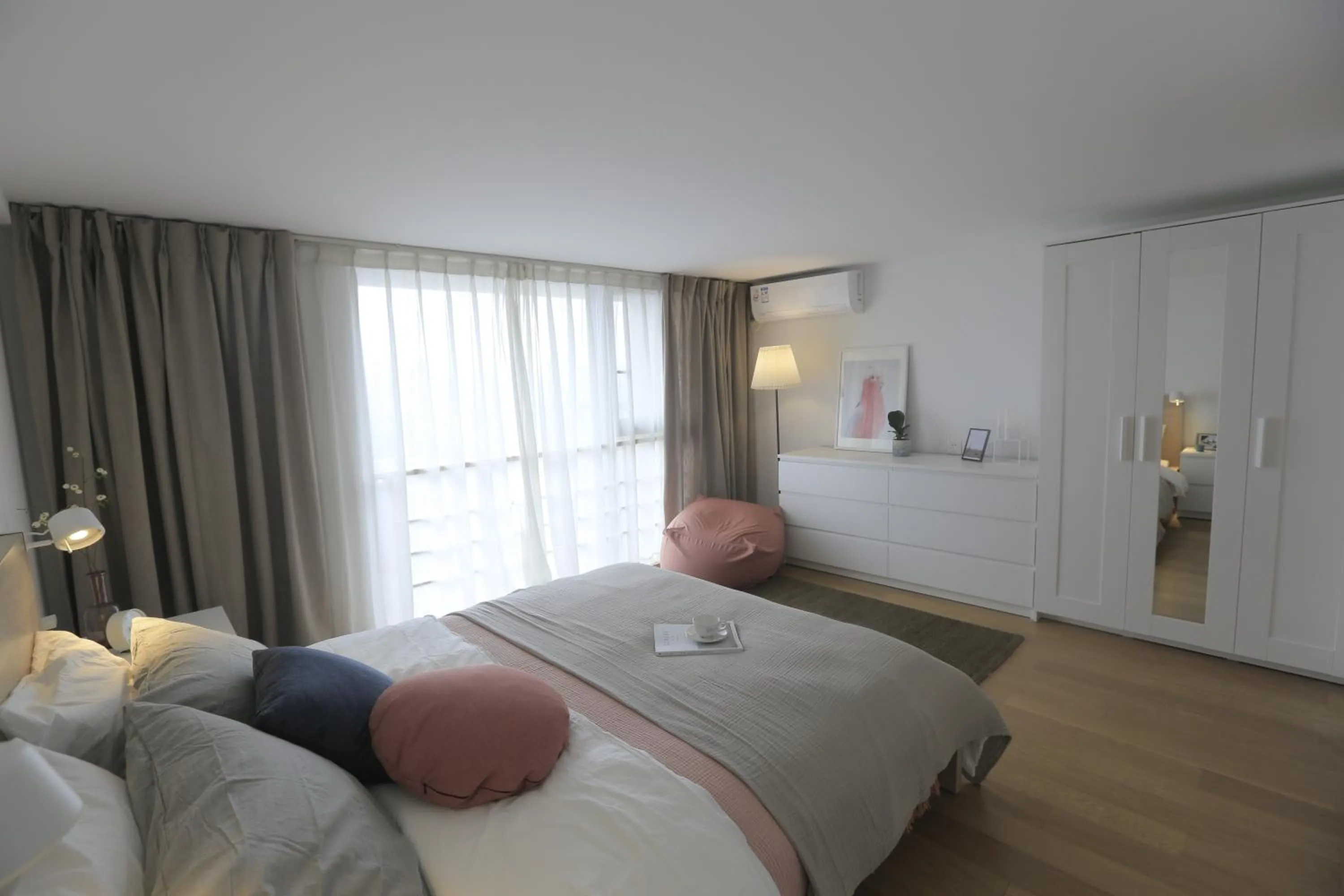 Bedroom, Bed in Lujiazui More Residence