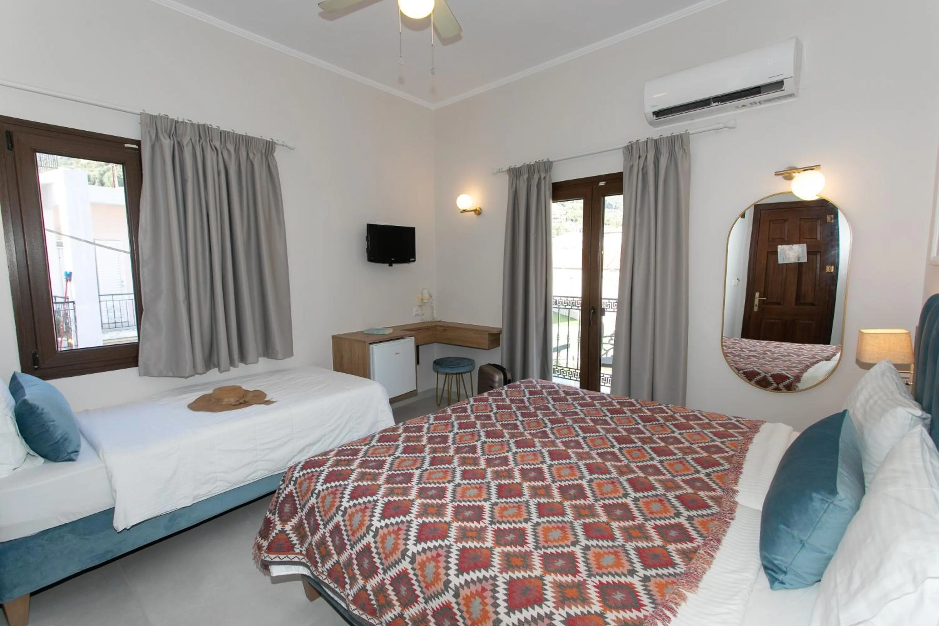 Photo of the whole room, Bed in Paradise Hotel