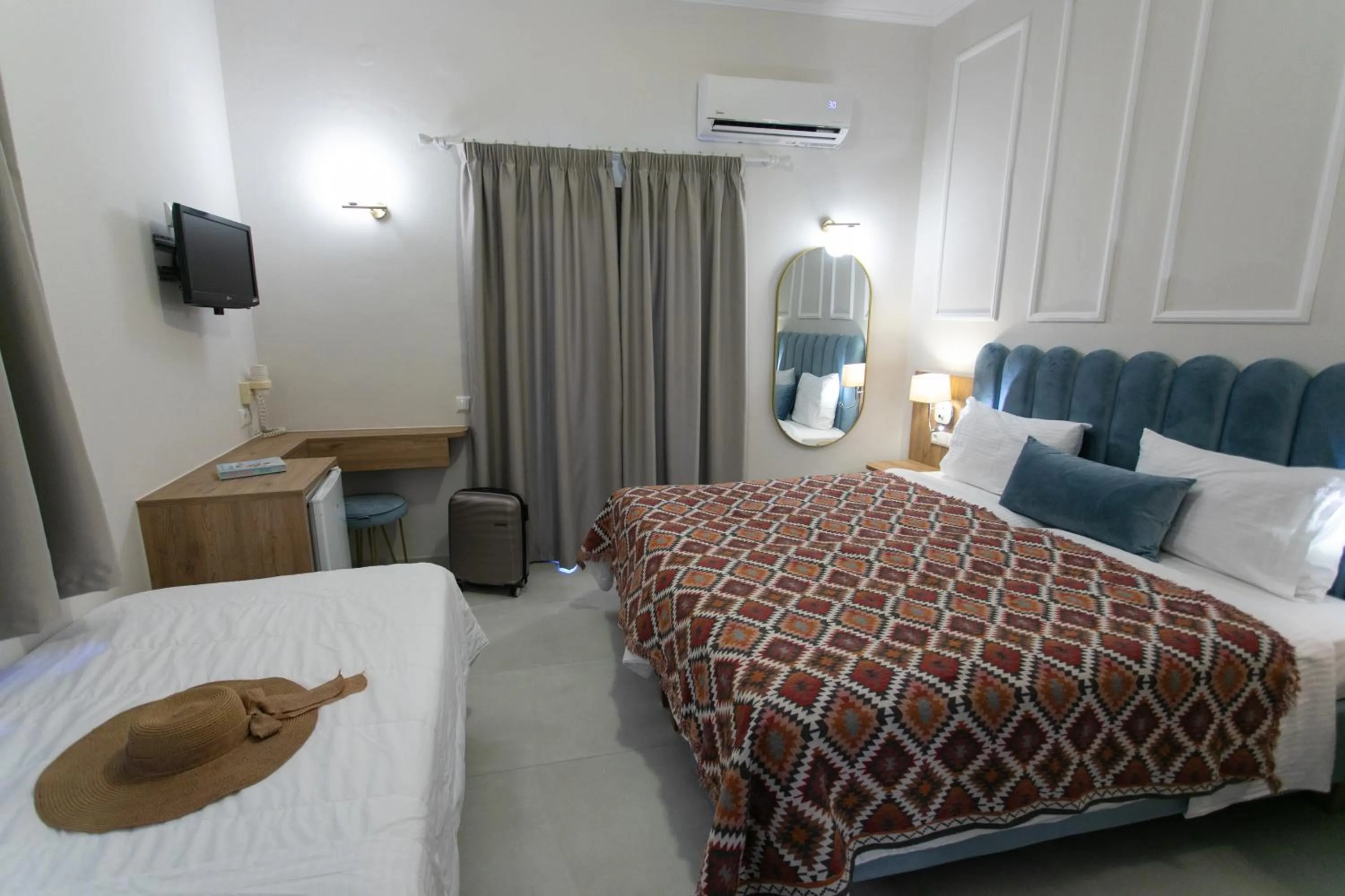 Photo of the whole room, Bed in Paradise Hotel