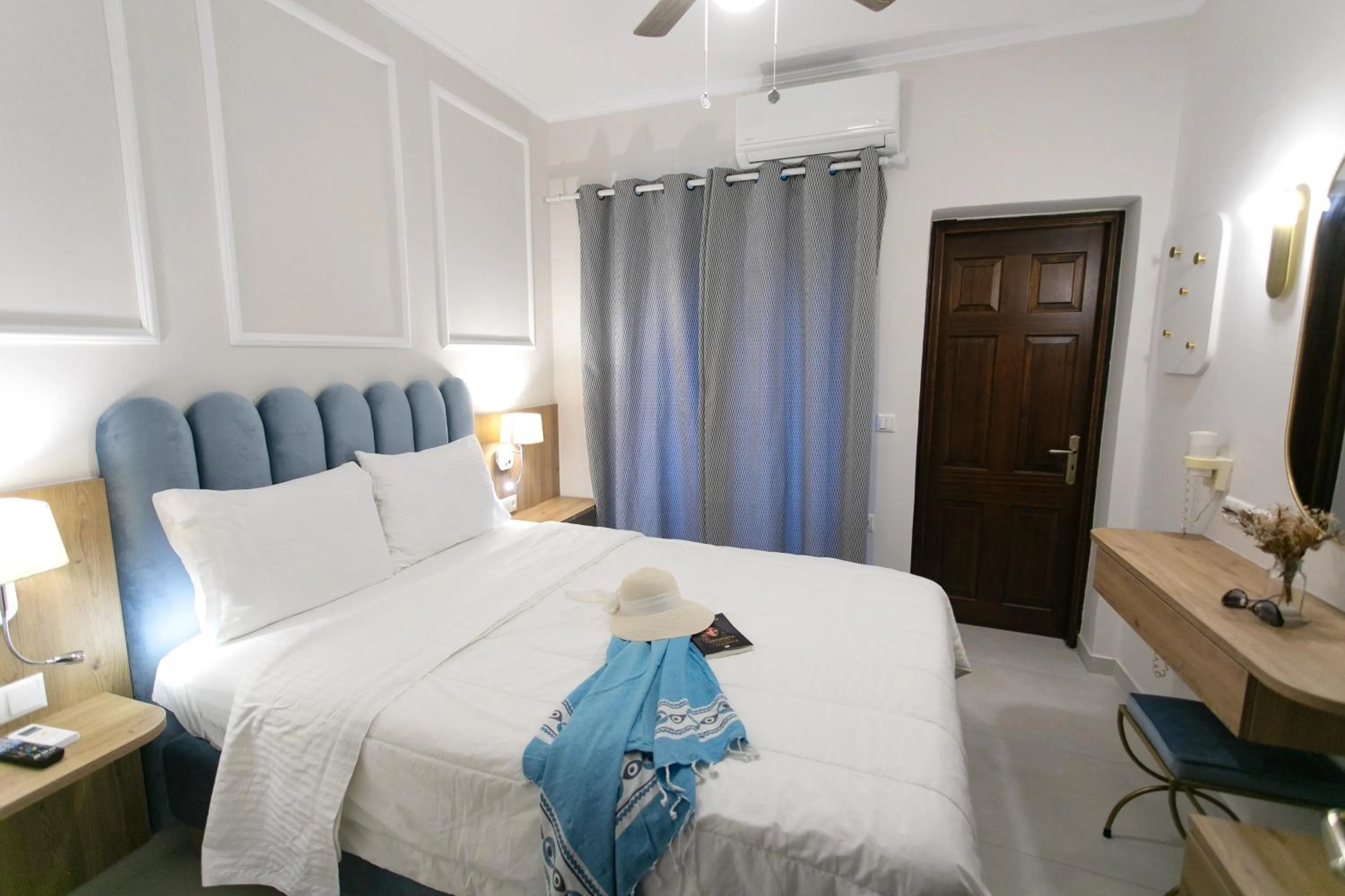 Bed in Paradise Hotel