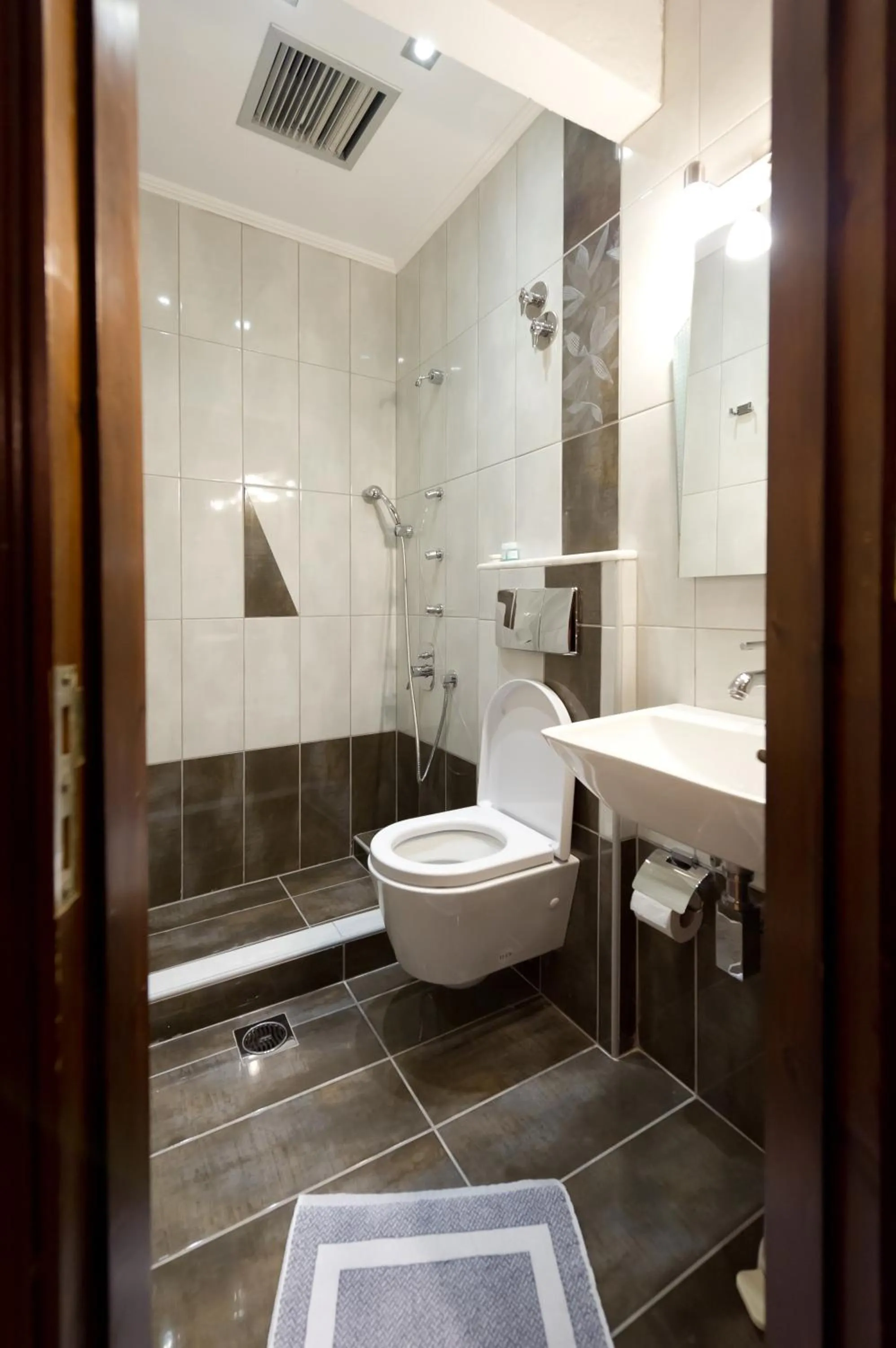 Bathroom in Paradise Hotel