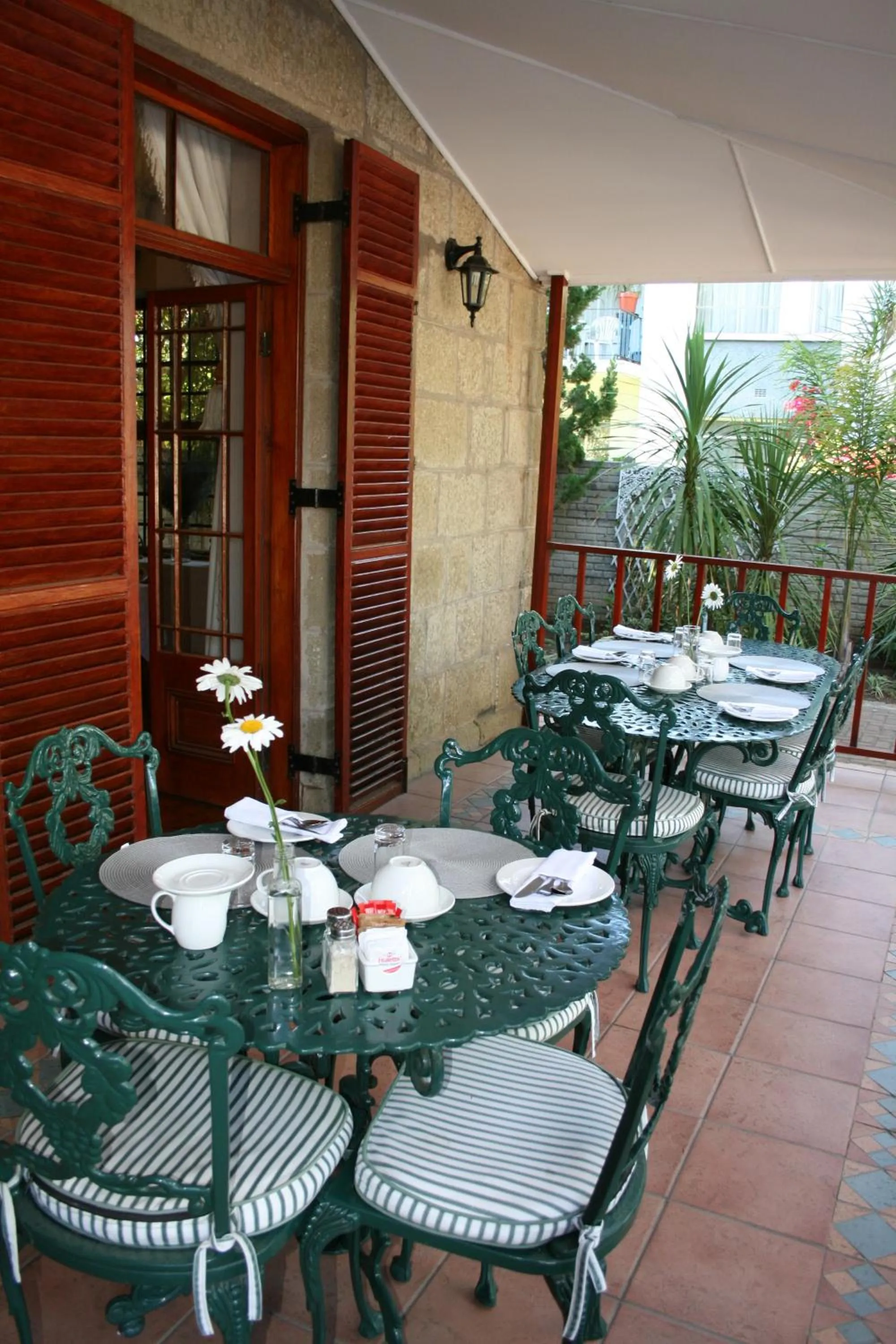 Restaurant/places to eat in 88 Baron van Reede Guesthouse