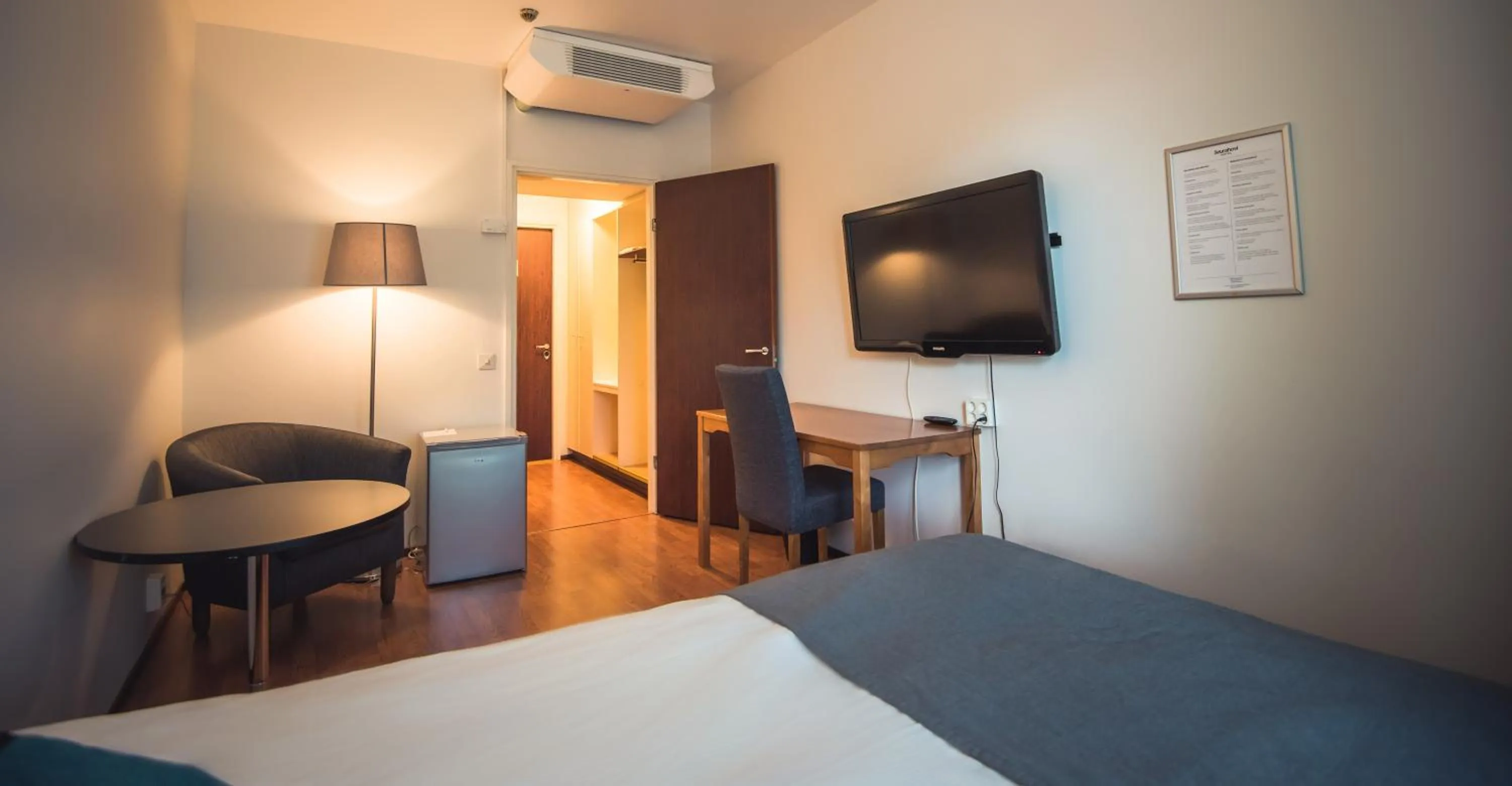 Photo of the whole room, Bed in Hotelli Seurahovi