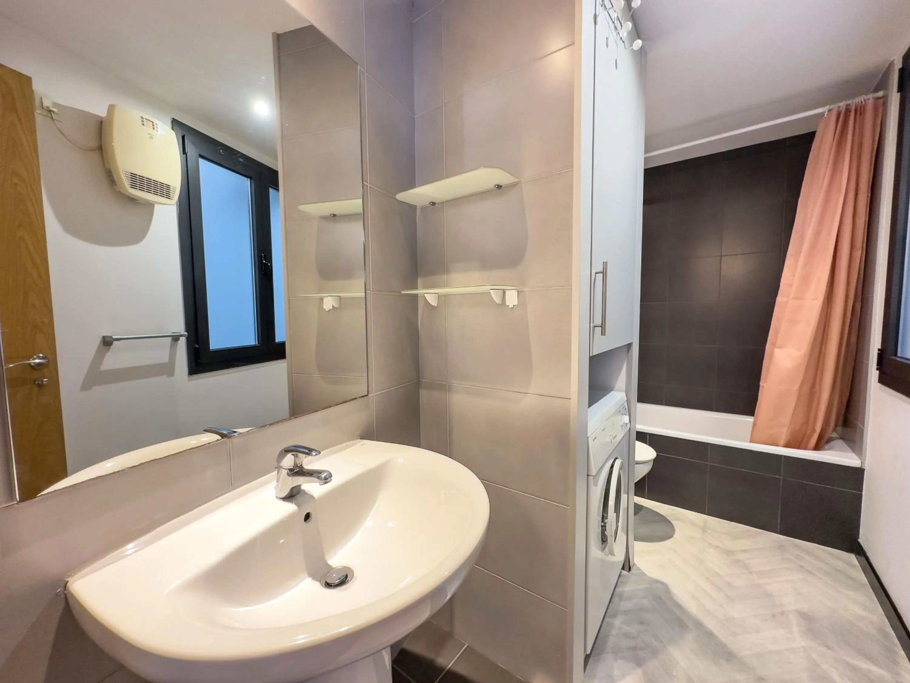 Bathroom in Apartamentos La Solana 3000