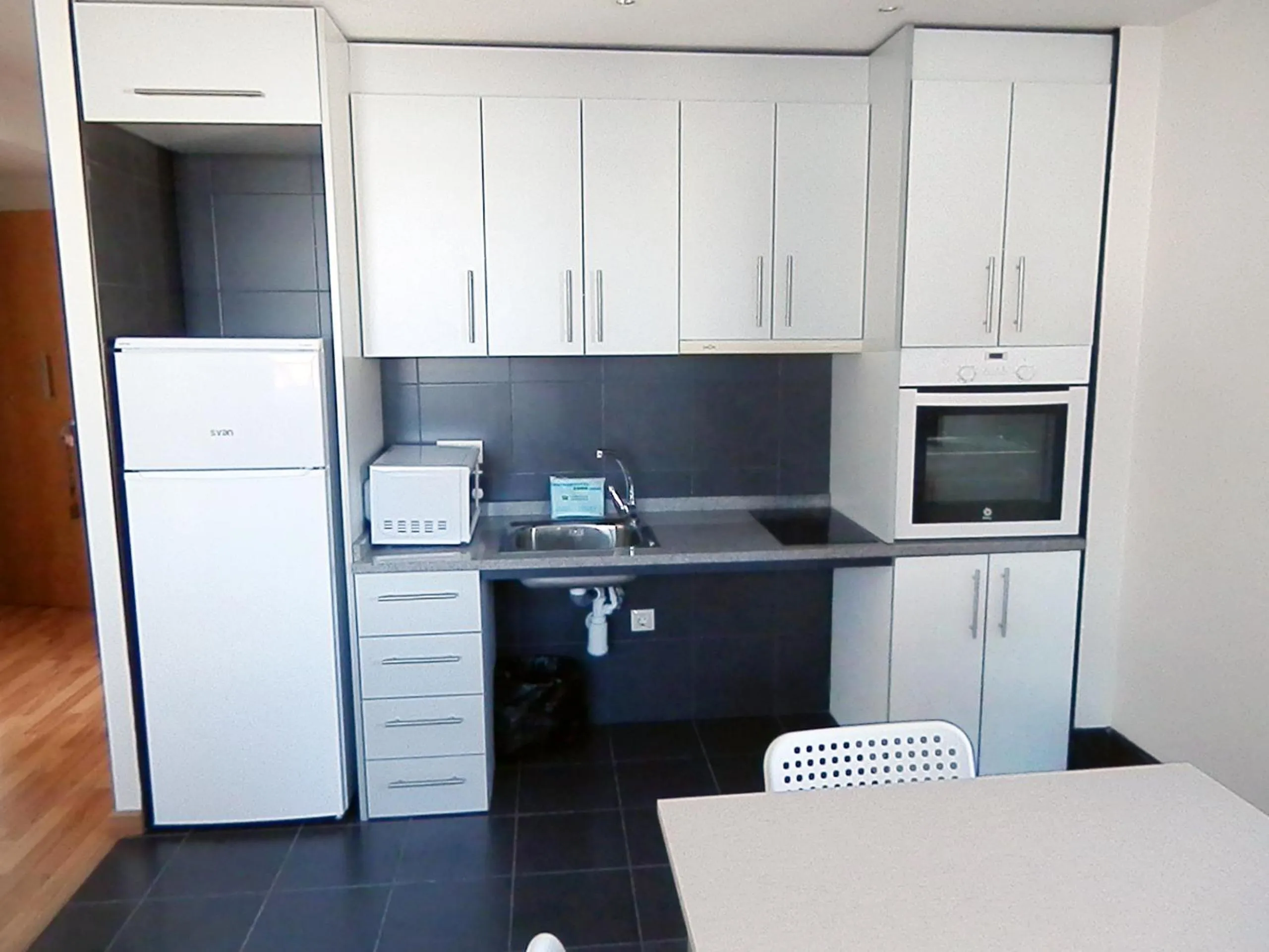 Kitchen or kitchenette in Apartamentos La Solana 3000