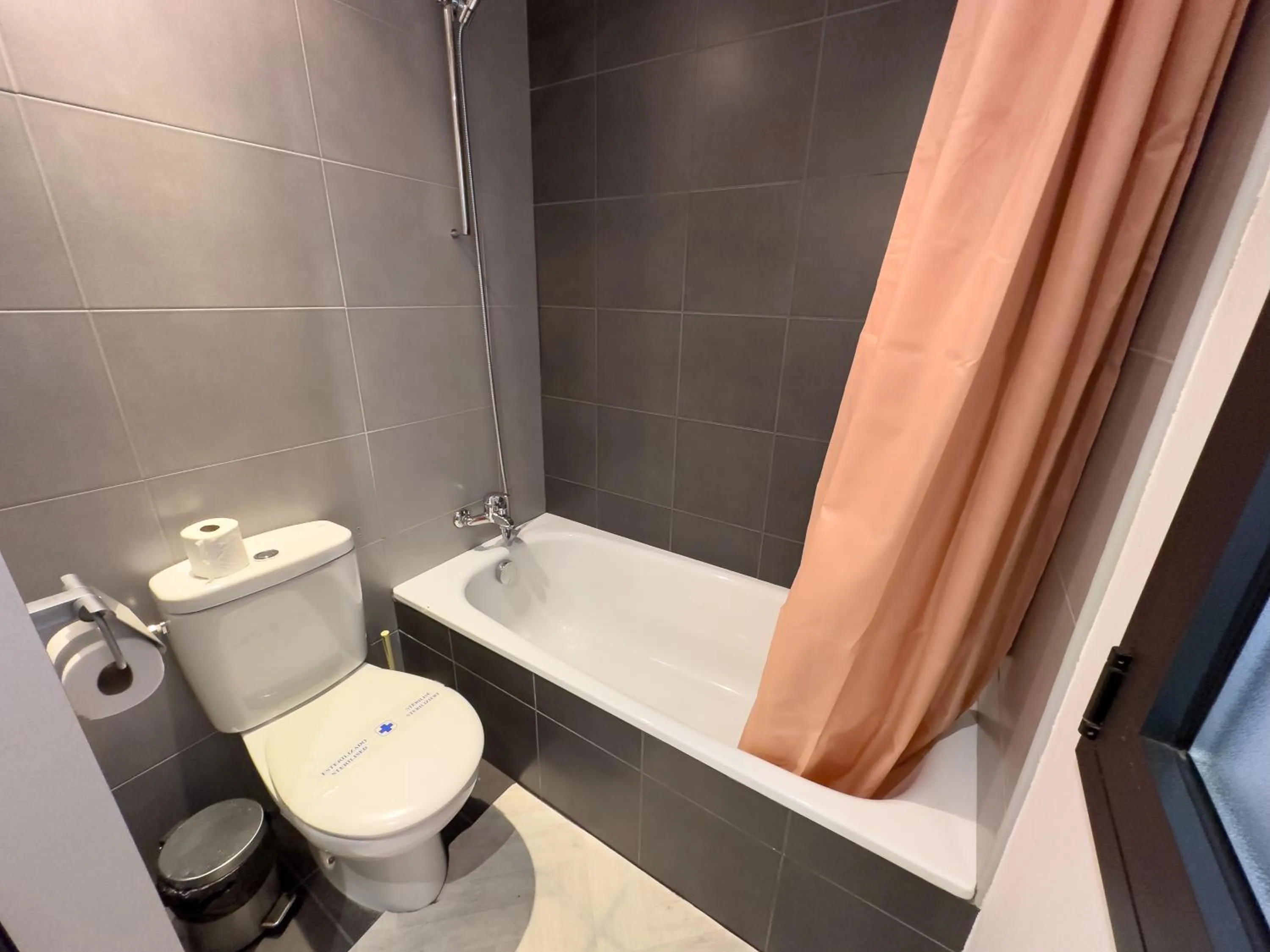 Bathroom in Apartamentos La Solana 3000