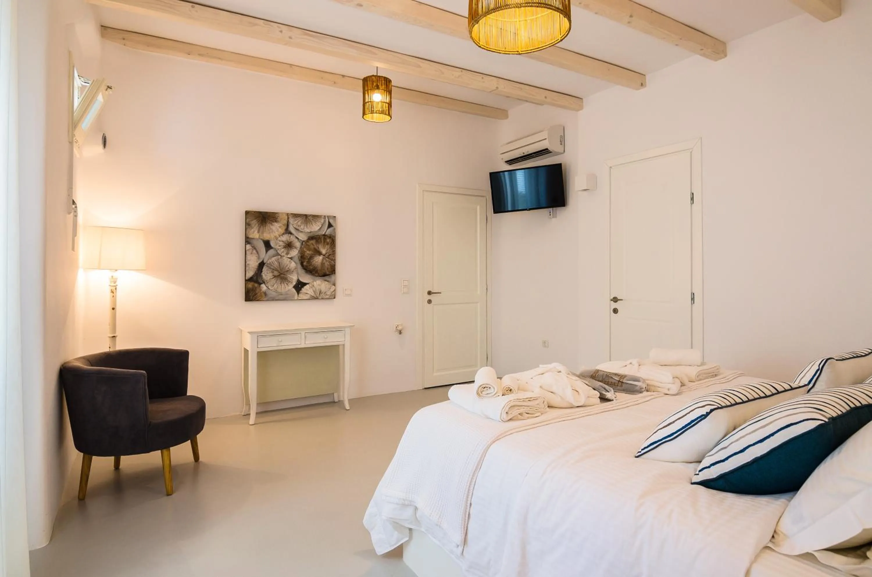 Bed in Eden View Suites & Villas