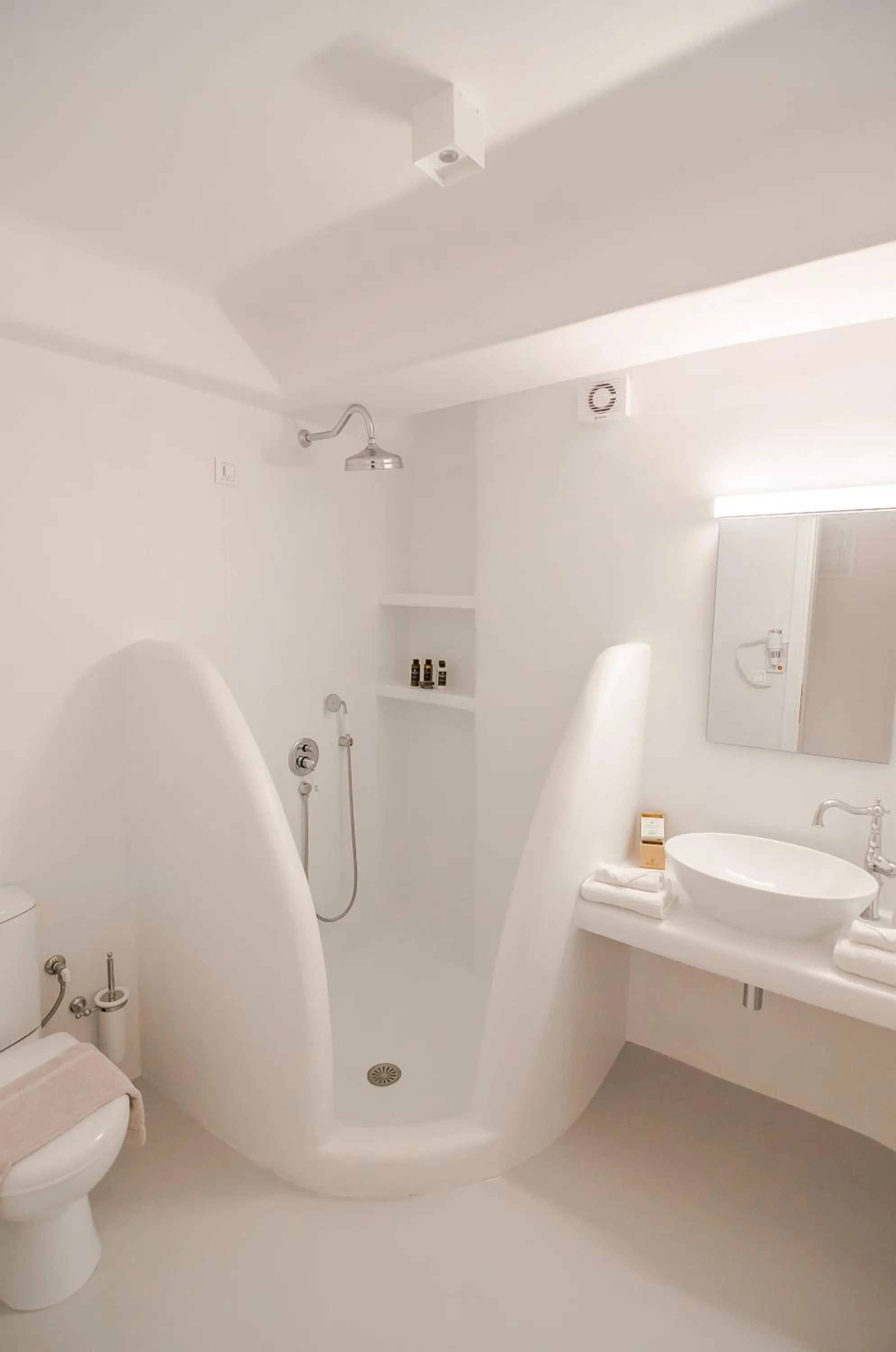 Bathroom in Eden View Suites & Villas