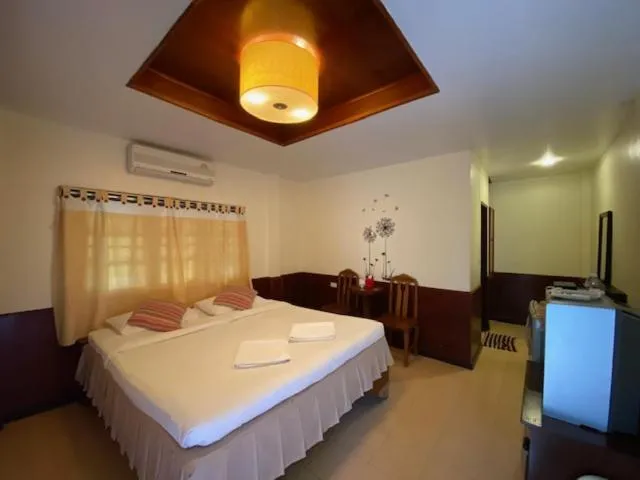 Bed in Baan Rom Mai Resort
