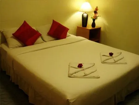 Bed in Baan Rom Mai Resort