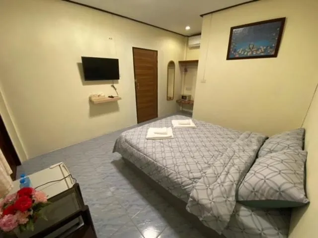 Bed in Baan Rom Mai Resort