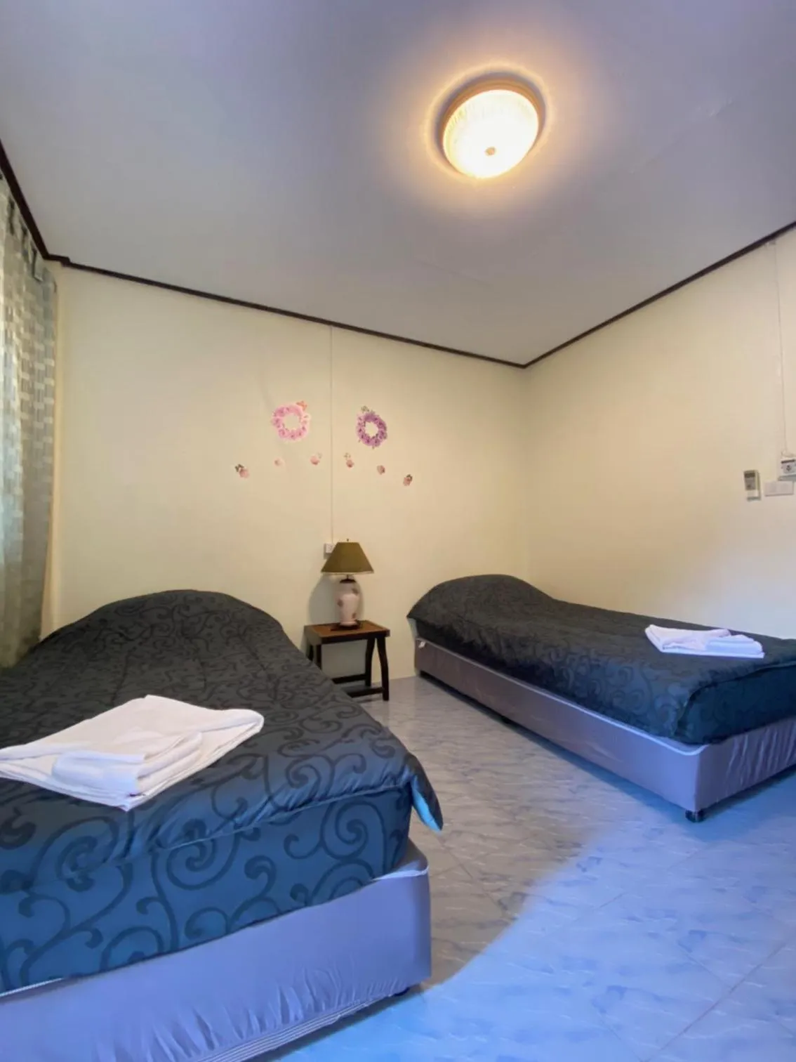 Bed in Baan Rom Mai Resort