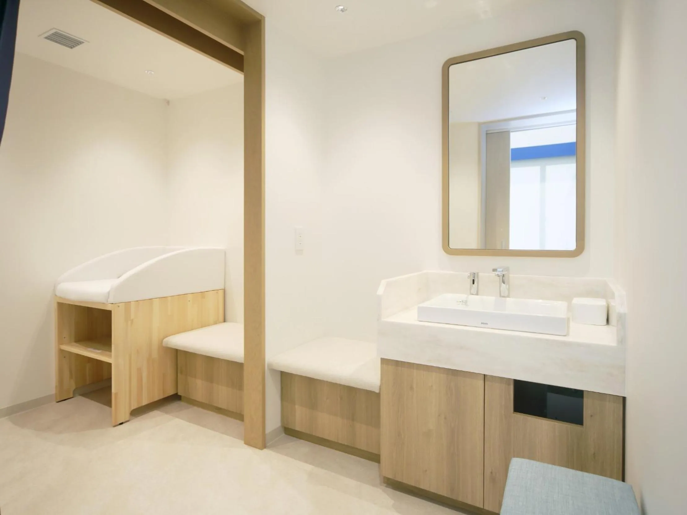 young children in Hotel Breezebay Marina