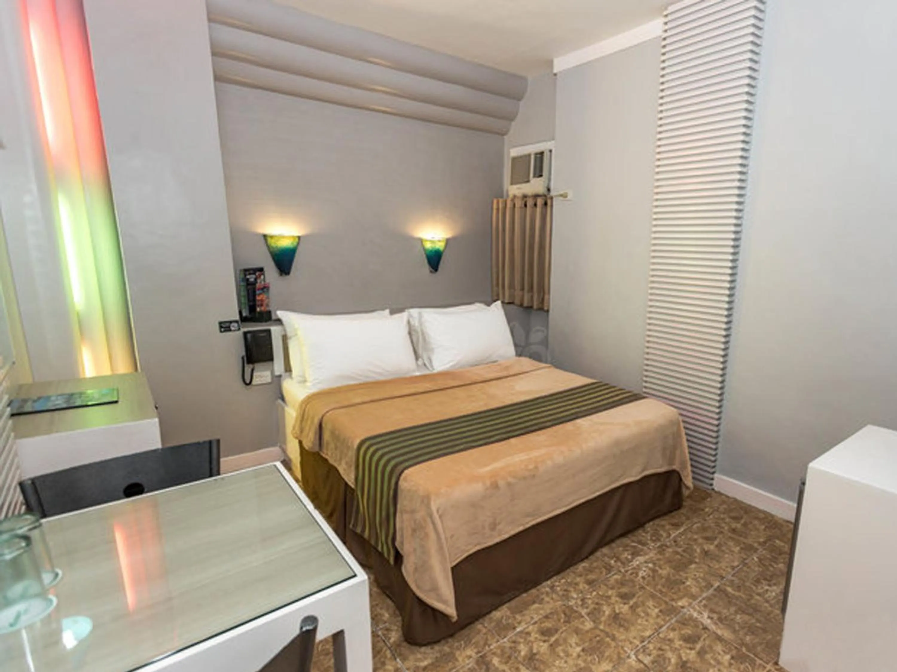 Bed in Urban Travellers Hotel