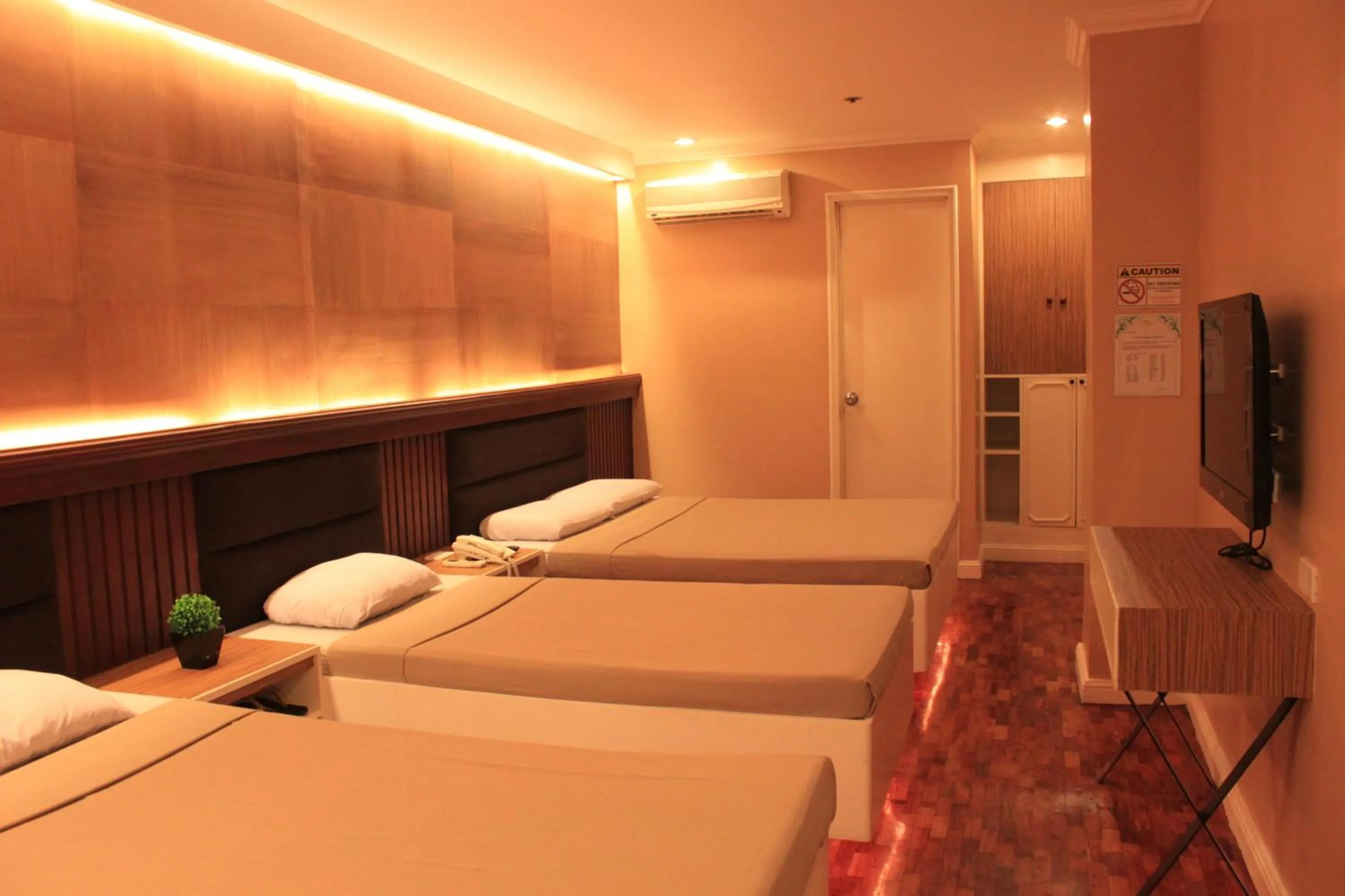 Bedroom, Bed in Urban Travellers Hotel