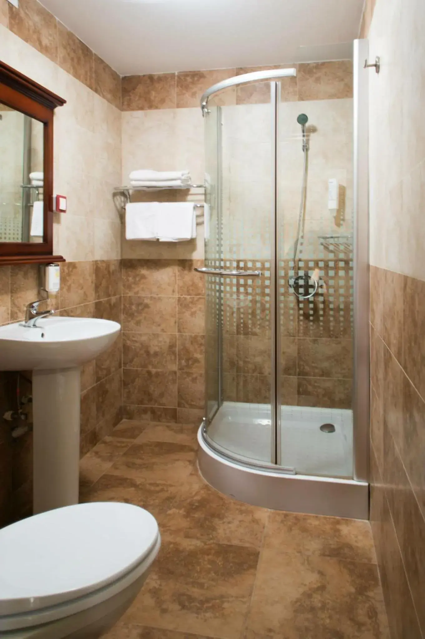 Triple Room in Red Hotel Triple Room in Red Hotel