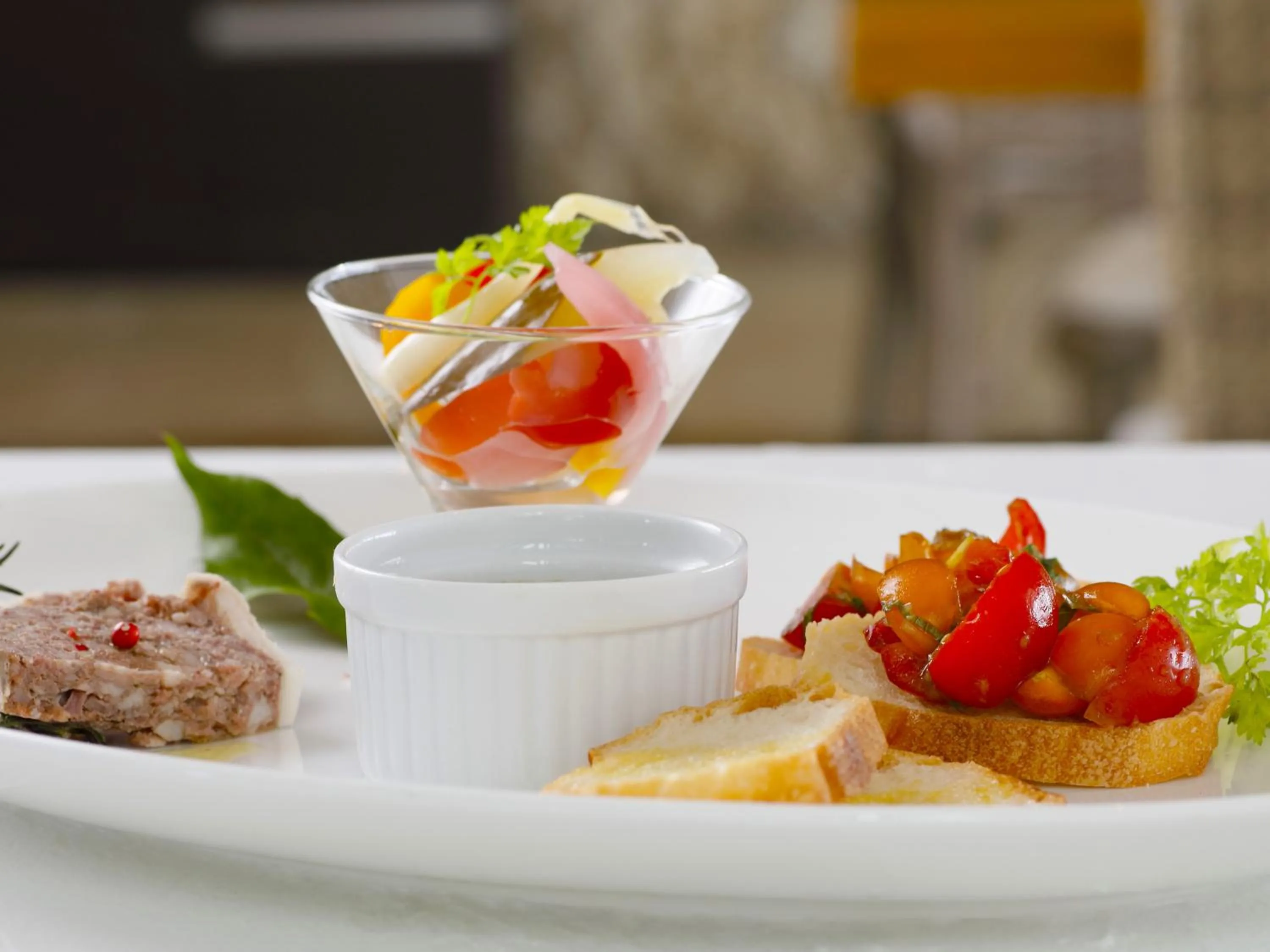 Restaurant/places to eat in Shigira Bayside Suite Allamanda