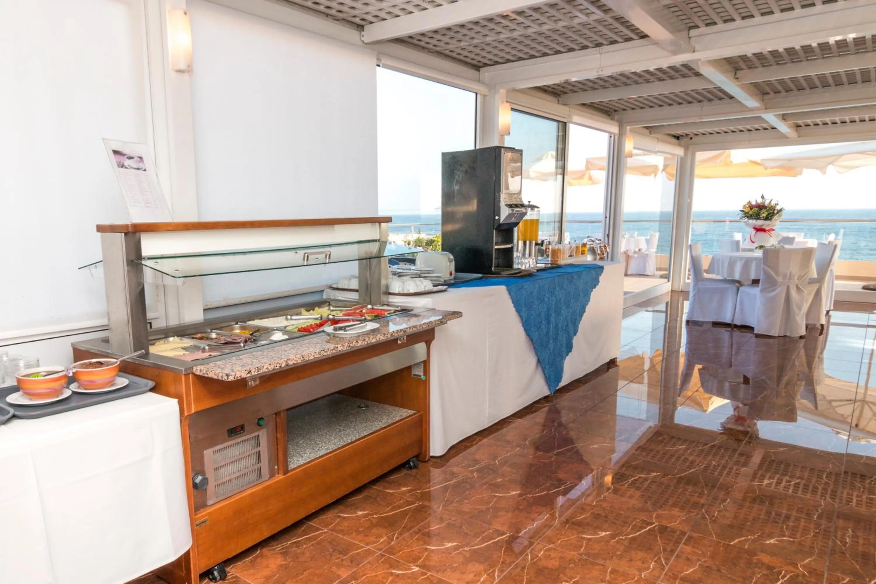 Restaurant/places to eat in Porto Alegre Hotel