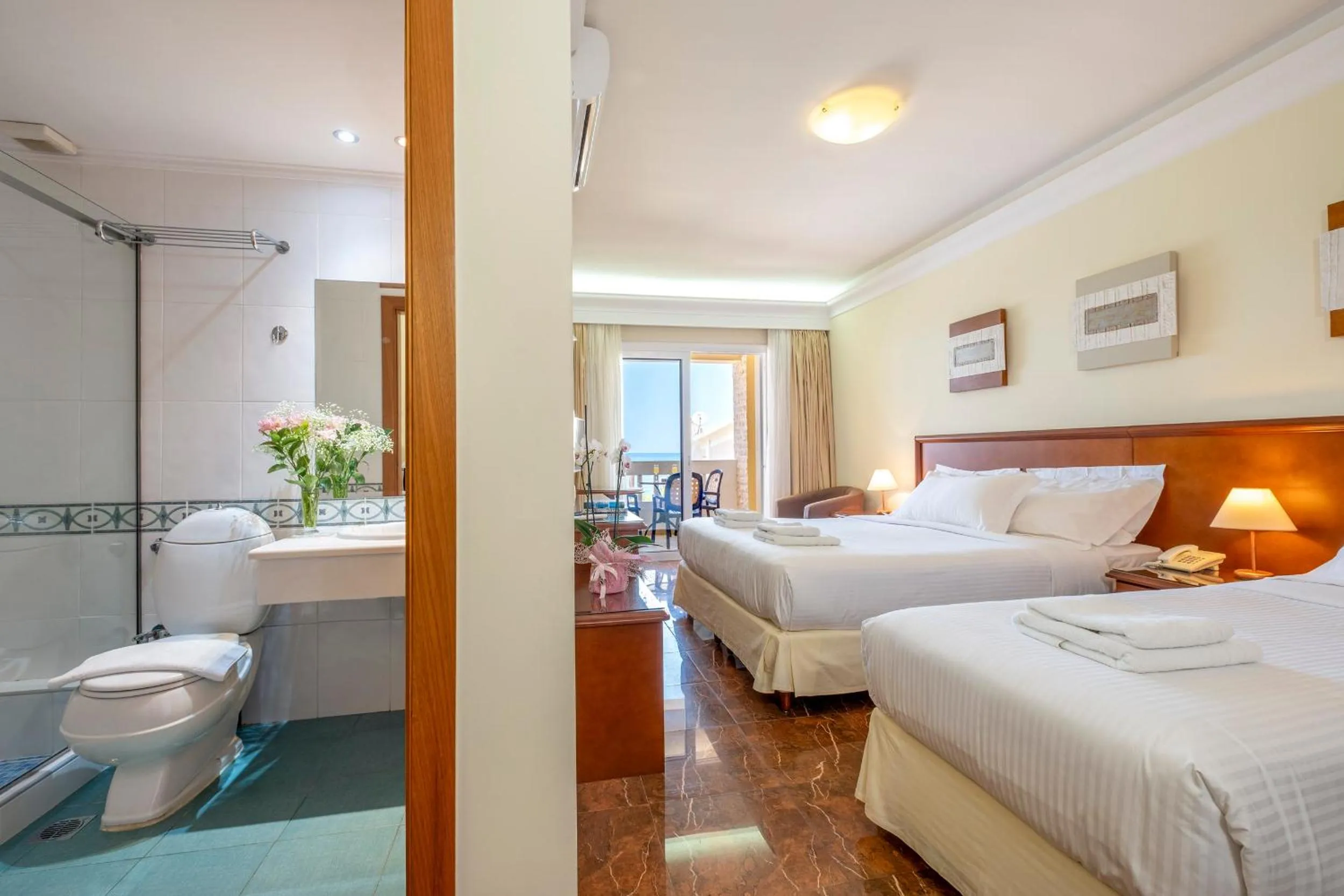 Photo of the whole room, Bed in Porto Alegre Hotel