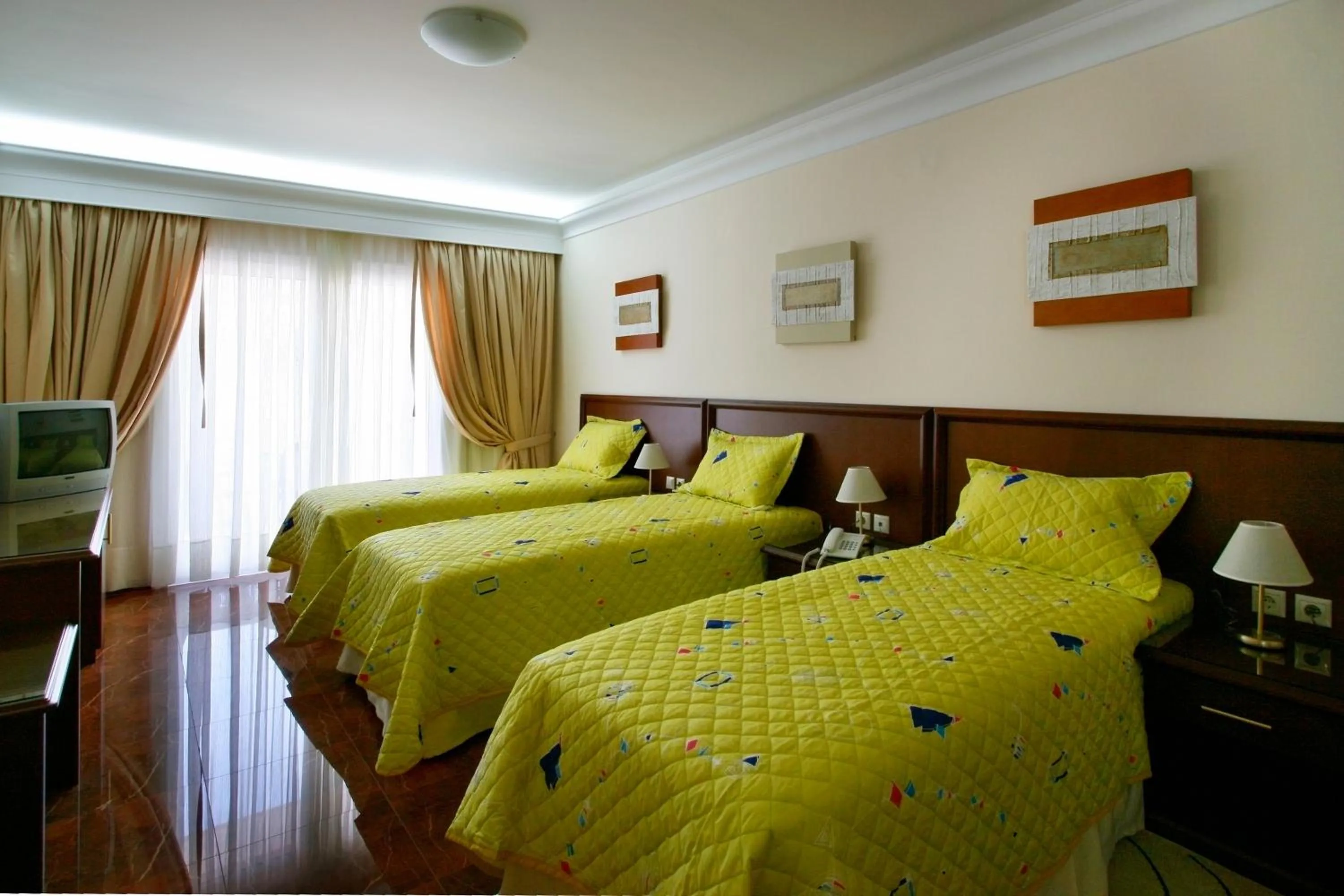 Photo of the whole room, Bed in Porto Alegre Hotel