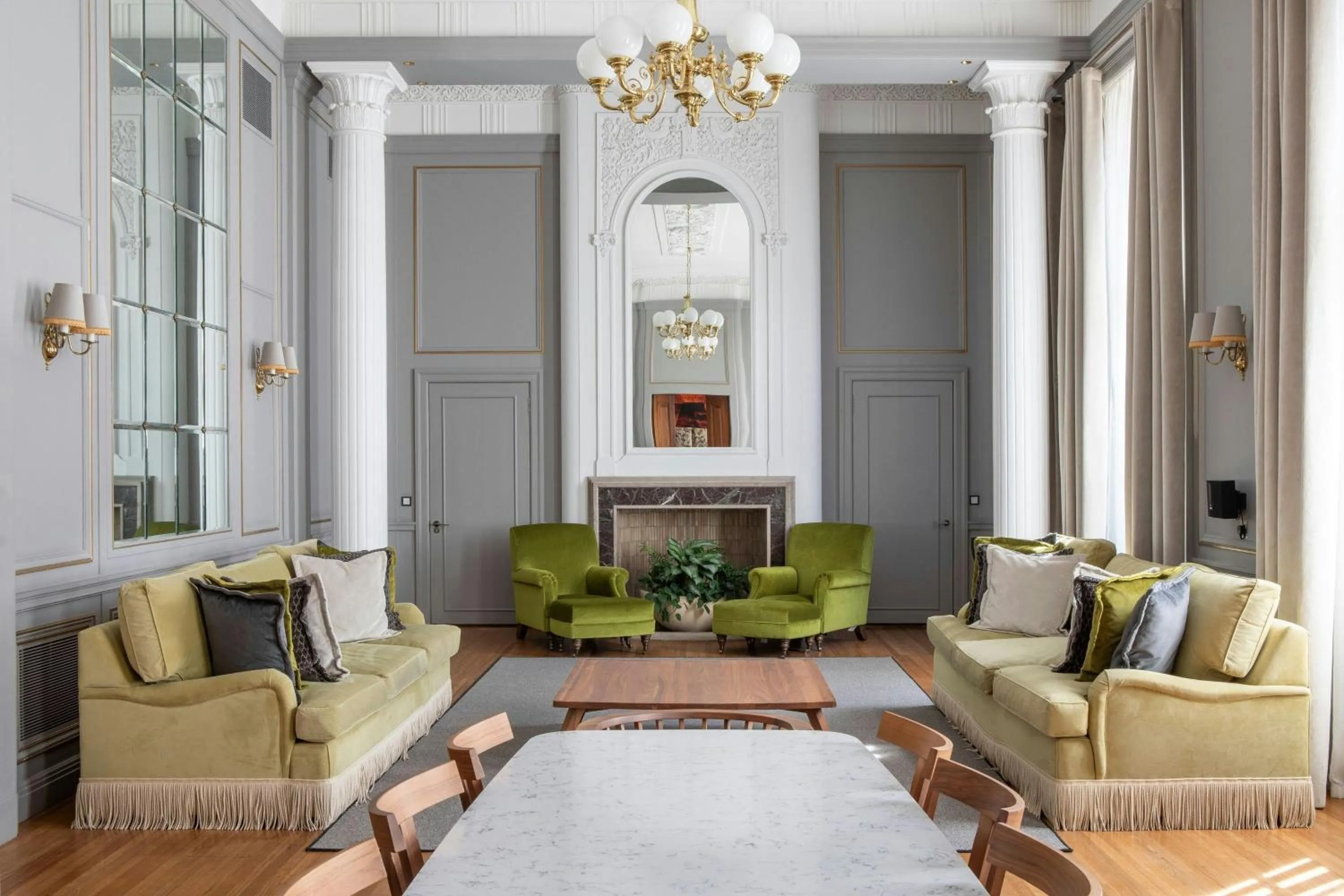 Lounge or bar in The Edinburgh Grand, a Luxury Collection Hotel, Edinburgh