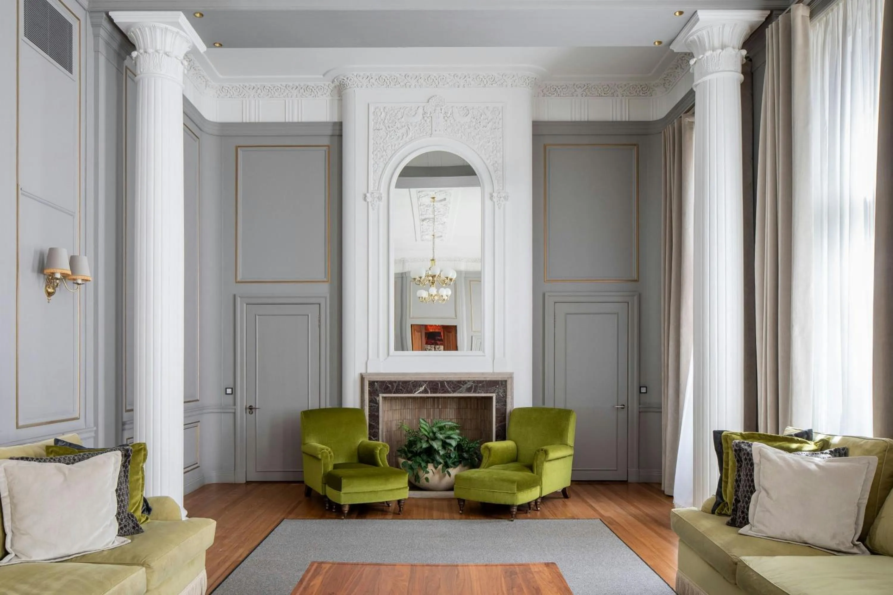 Lounge or bar in The Edinburgh Grand, a Luxury Collection Hotel, Edinburgh