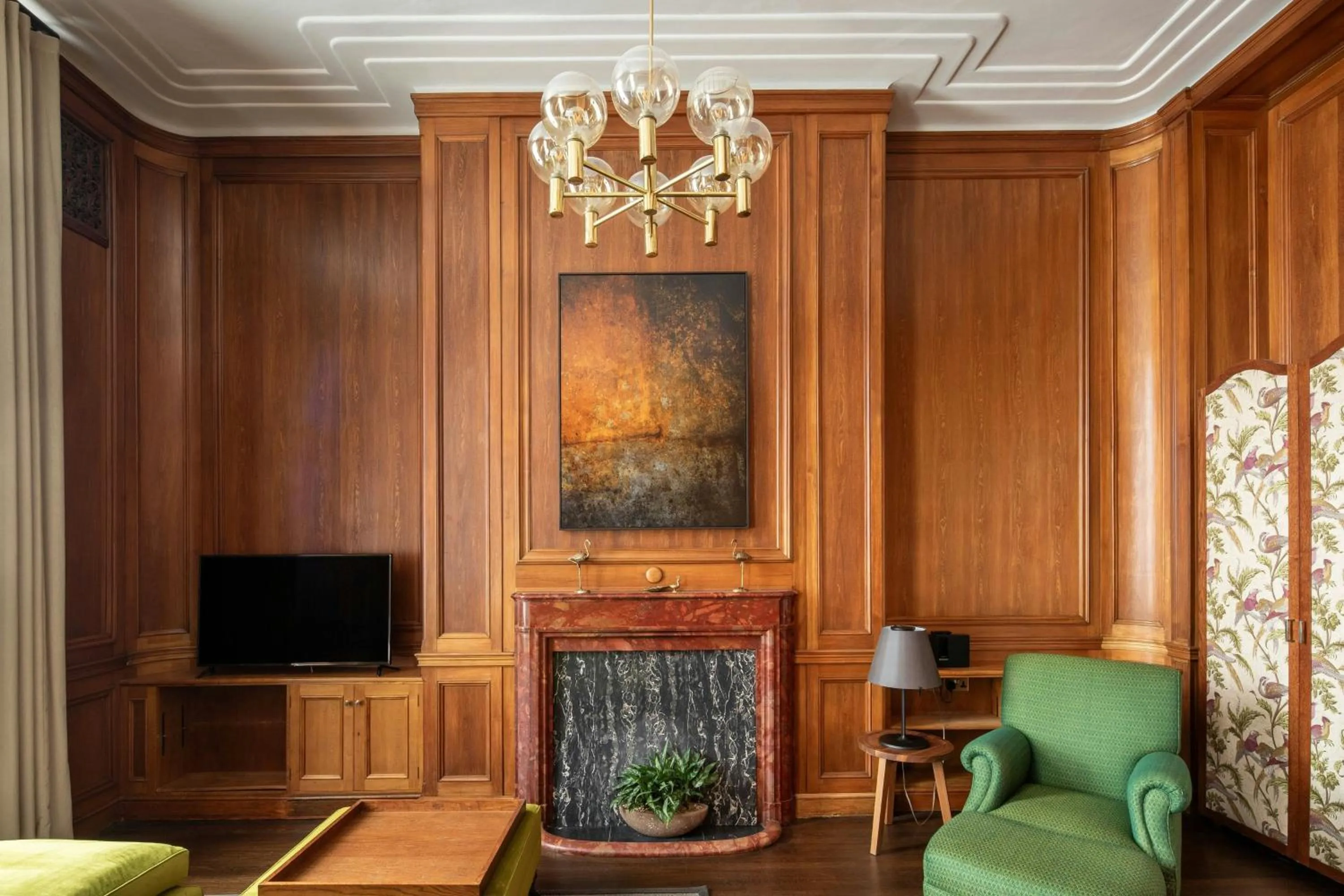 Living room in The Edinburgh Grand, a Luxury Collection Hotel, Edinburgh