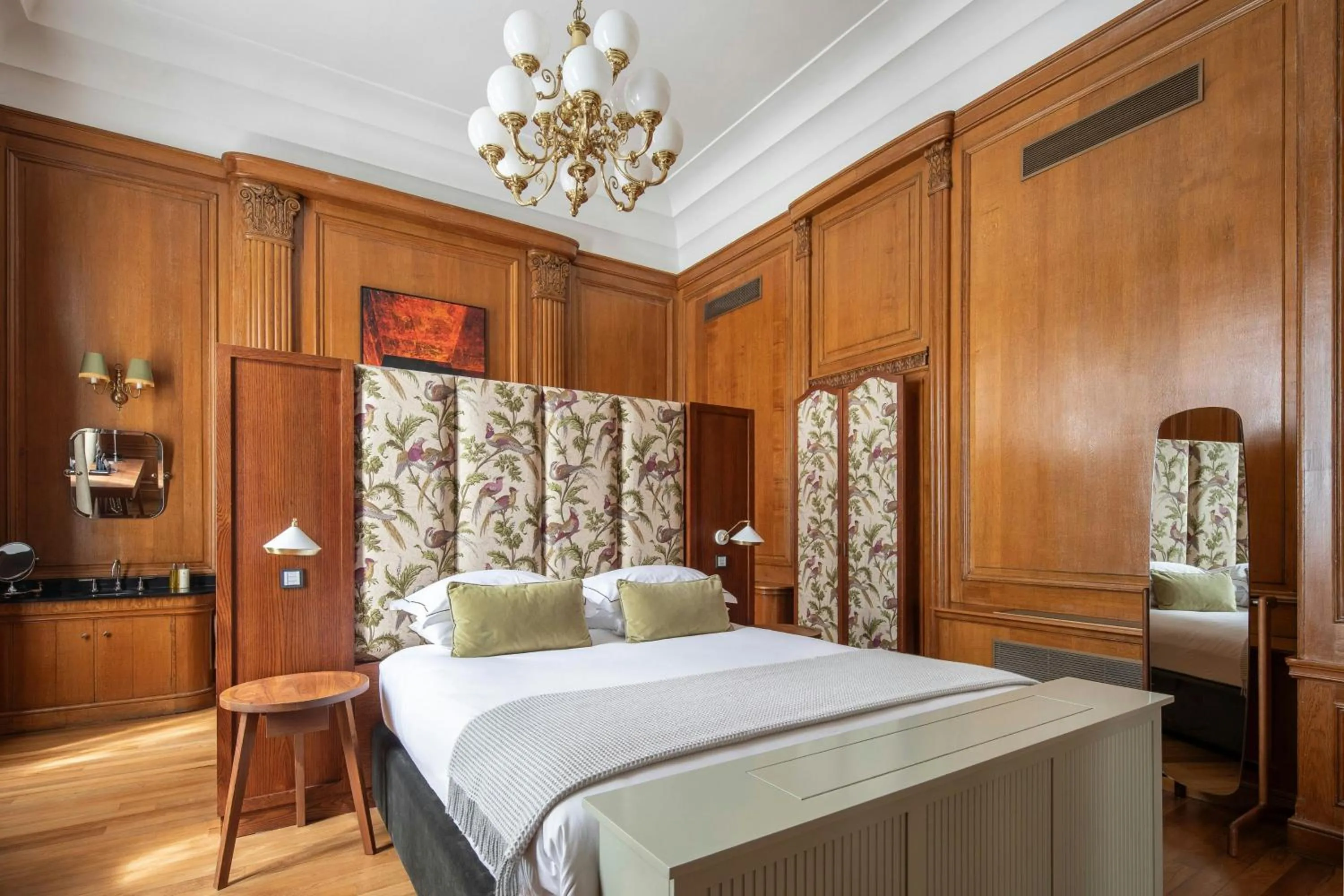 Bedroom, Bed in The Edinburgh Grand, a Luxury Collection Hotel, Edinburgh