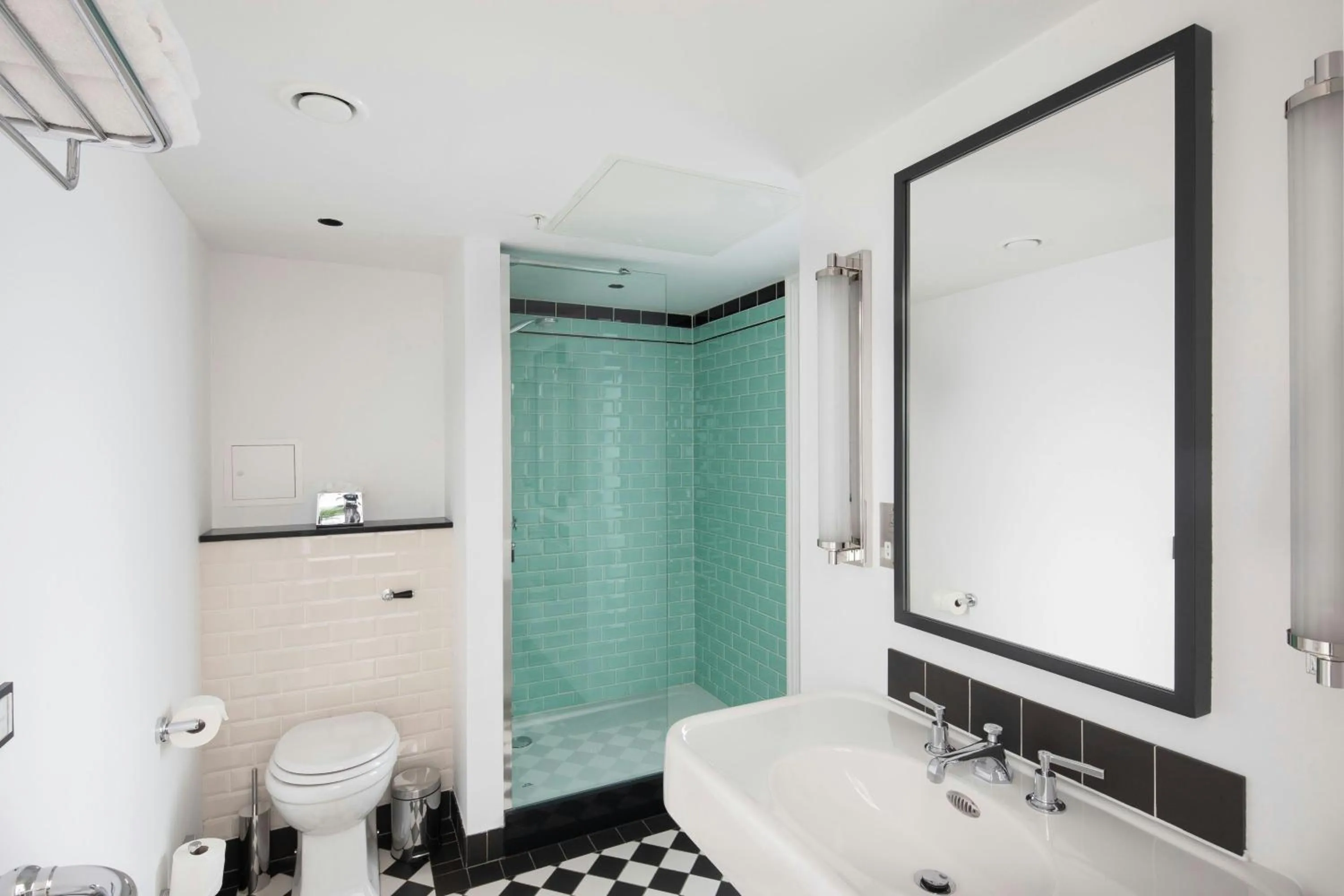 Bathroom in The Edinburgh Grand, a Luxury Collection Hotel, Edinburgh
