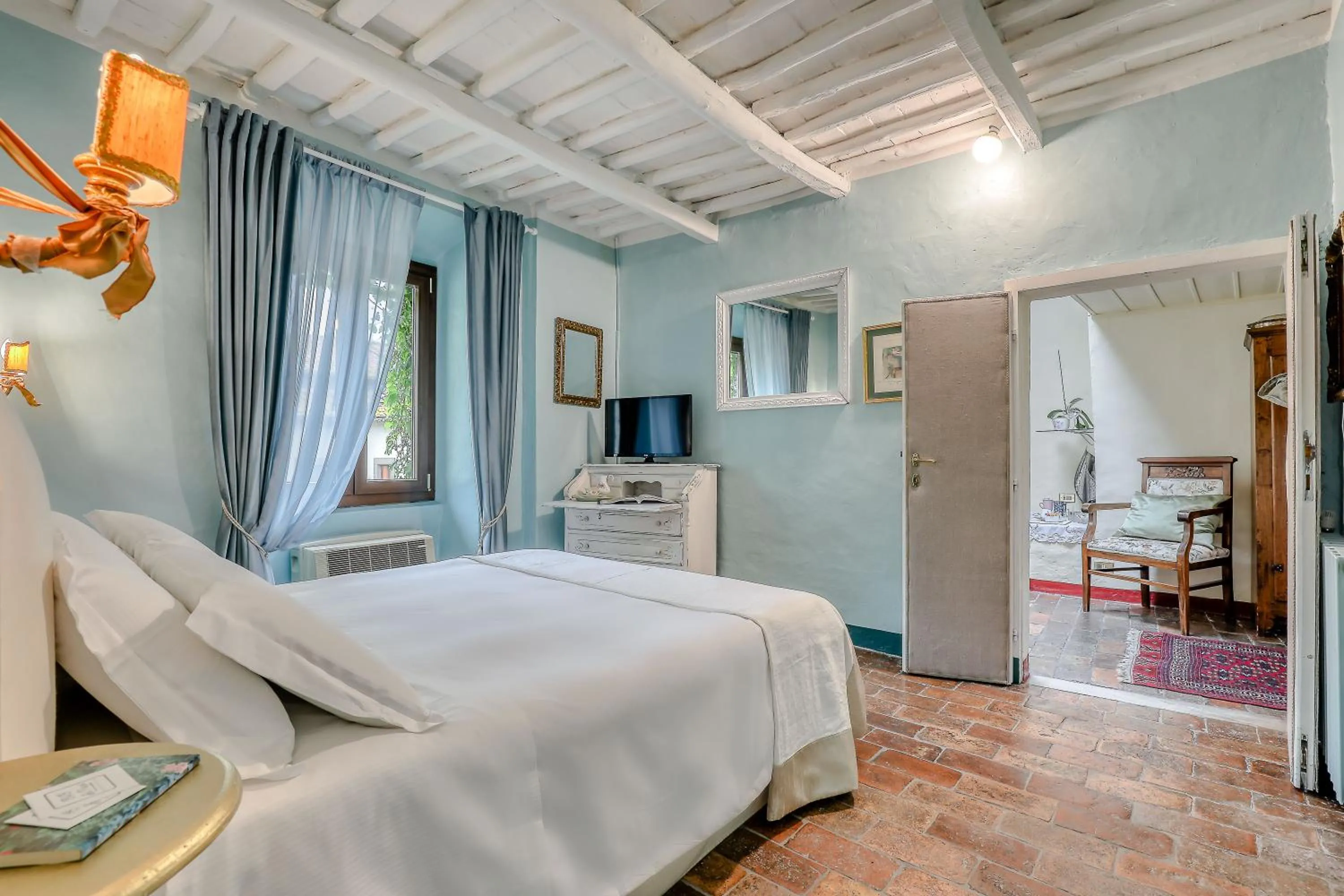 Bedroom, Bed in B&B dei Papi Boutique Hotel