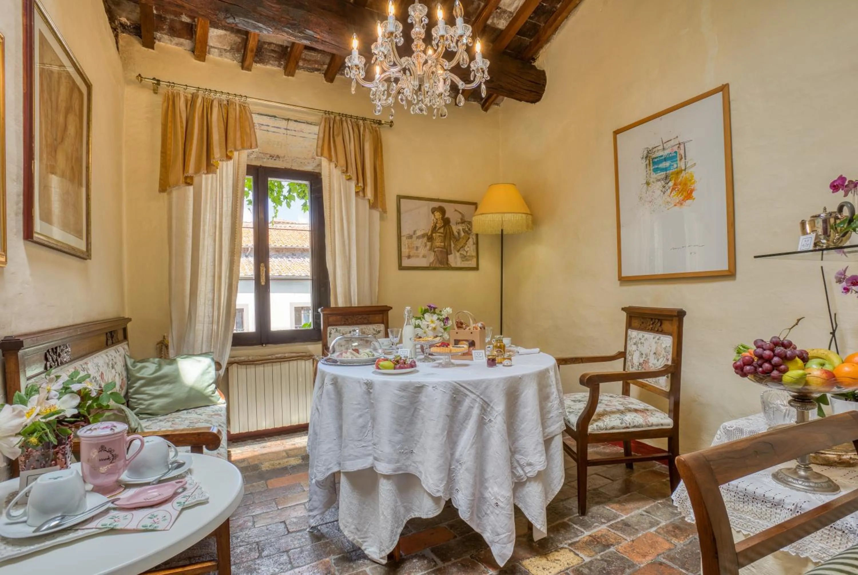 Seating area in B&B dei Papi Boutique Hotel