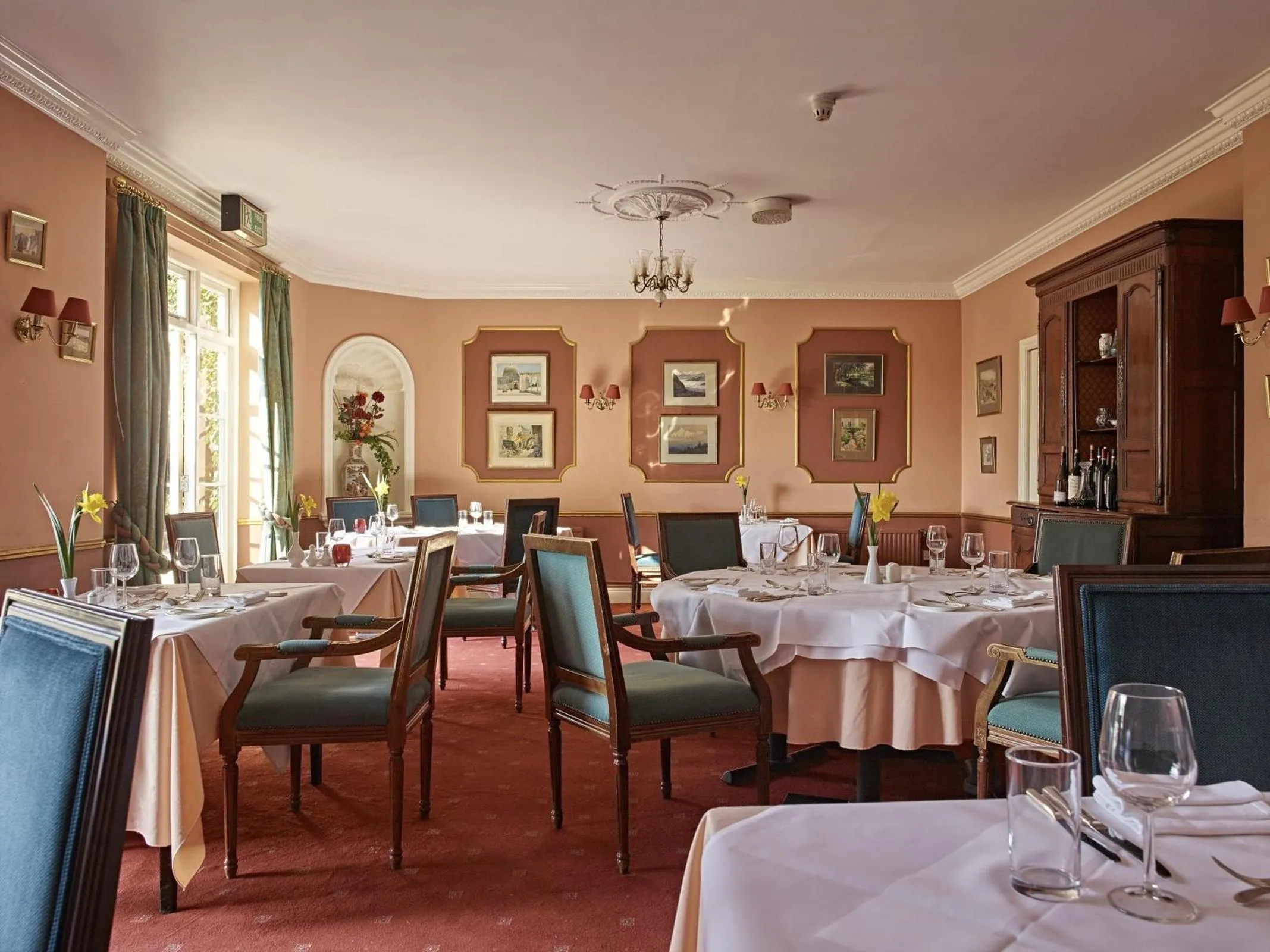 Restaurant/places to eat in Corse Lawn House Hotel