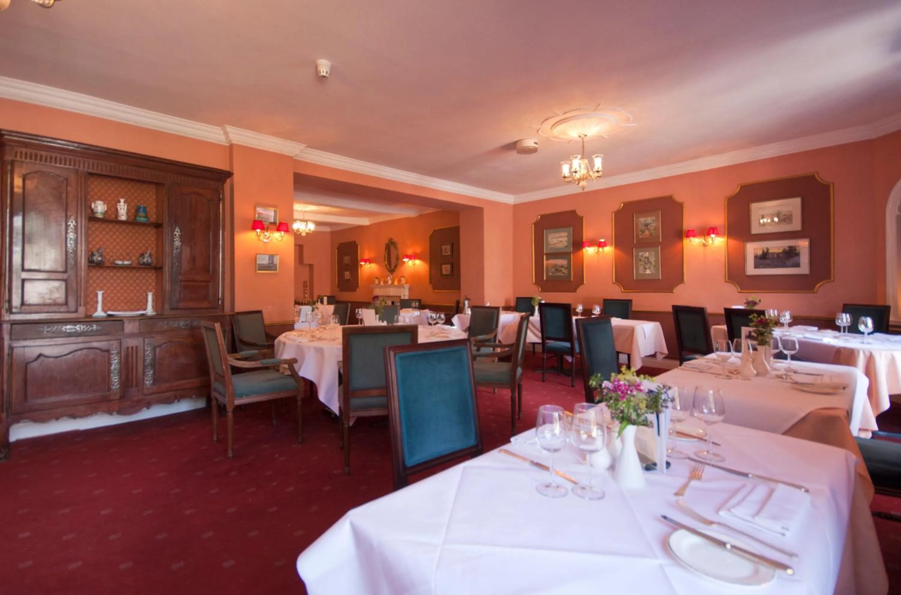 Restaurant/places to eat in Corse Lawn House Hotel
