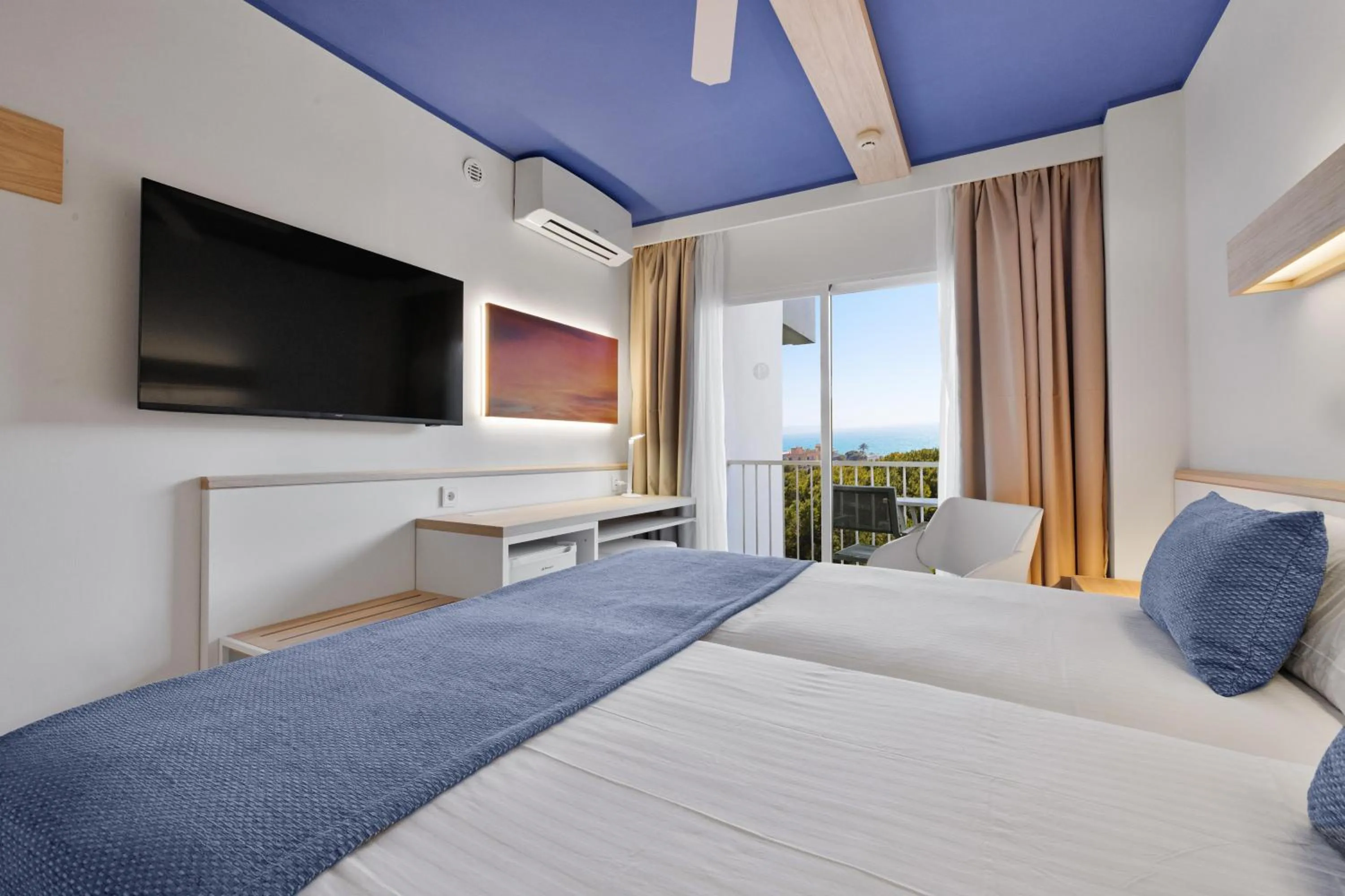 TV and multimedia, Bed in Hotel Pabisa Sofia