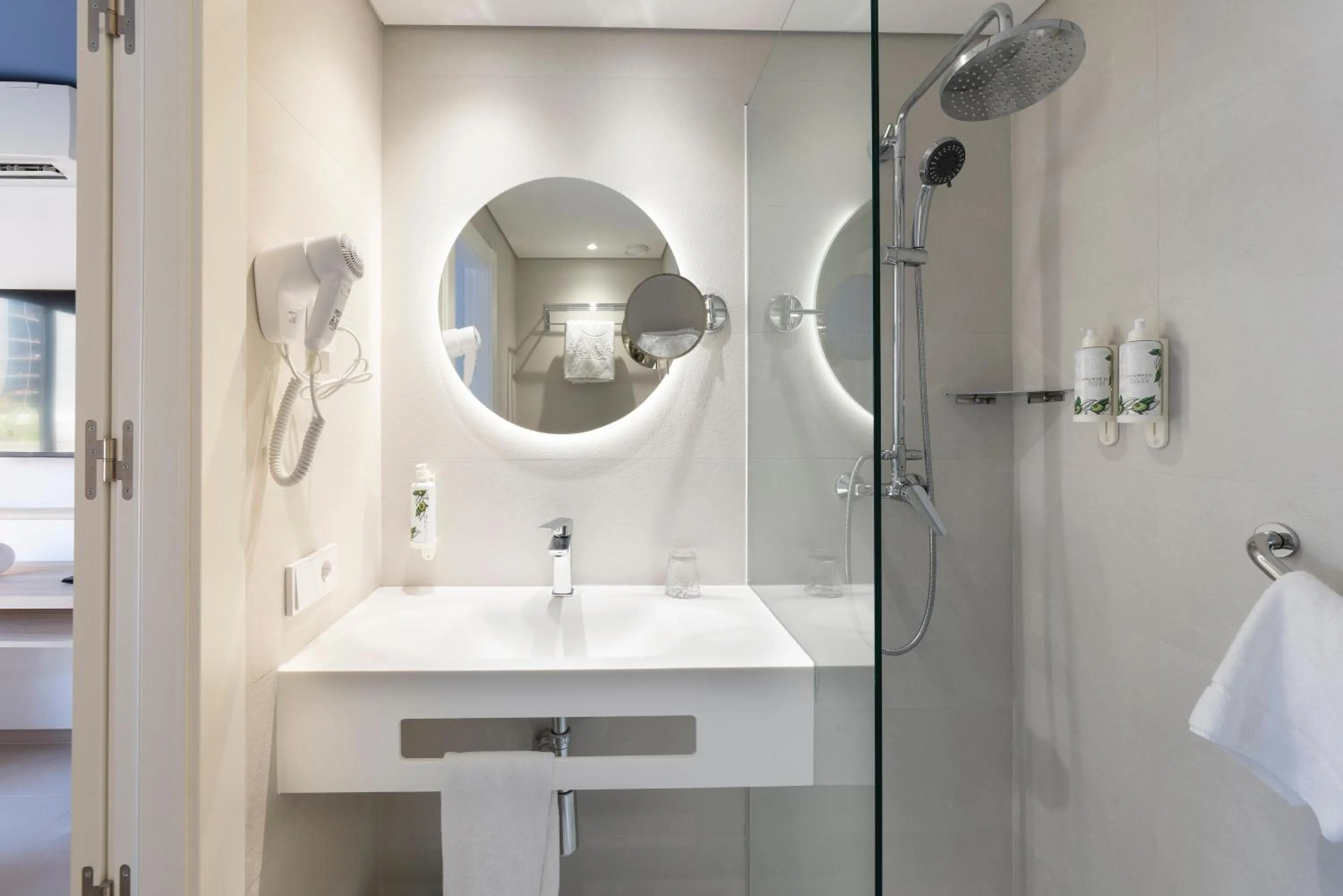 Shower in Hotel Pabisa Sofia