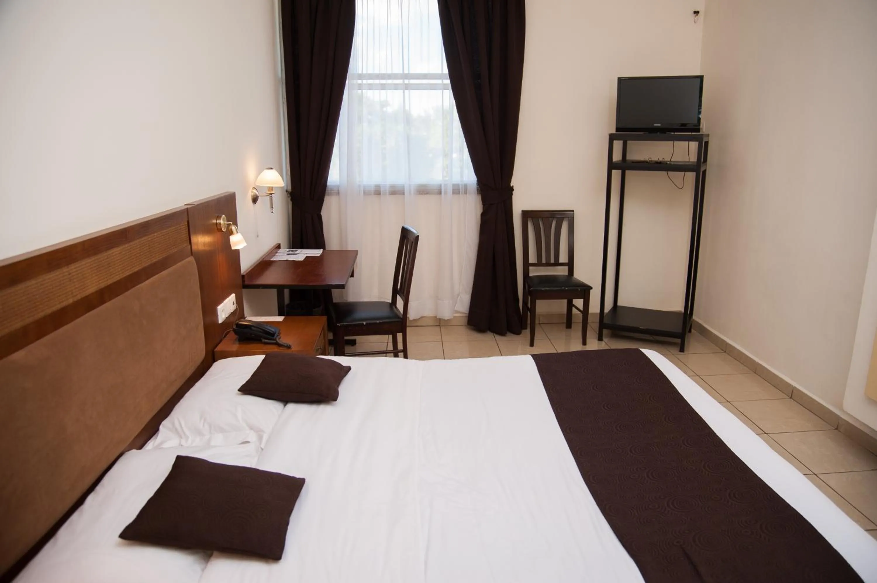 TV and multimedia, Bed in Motel d'Antananarivo