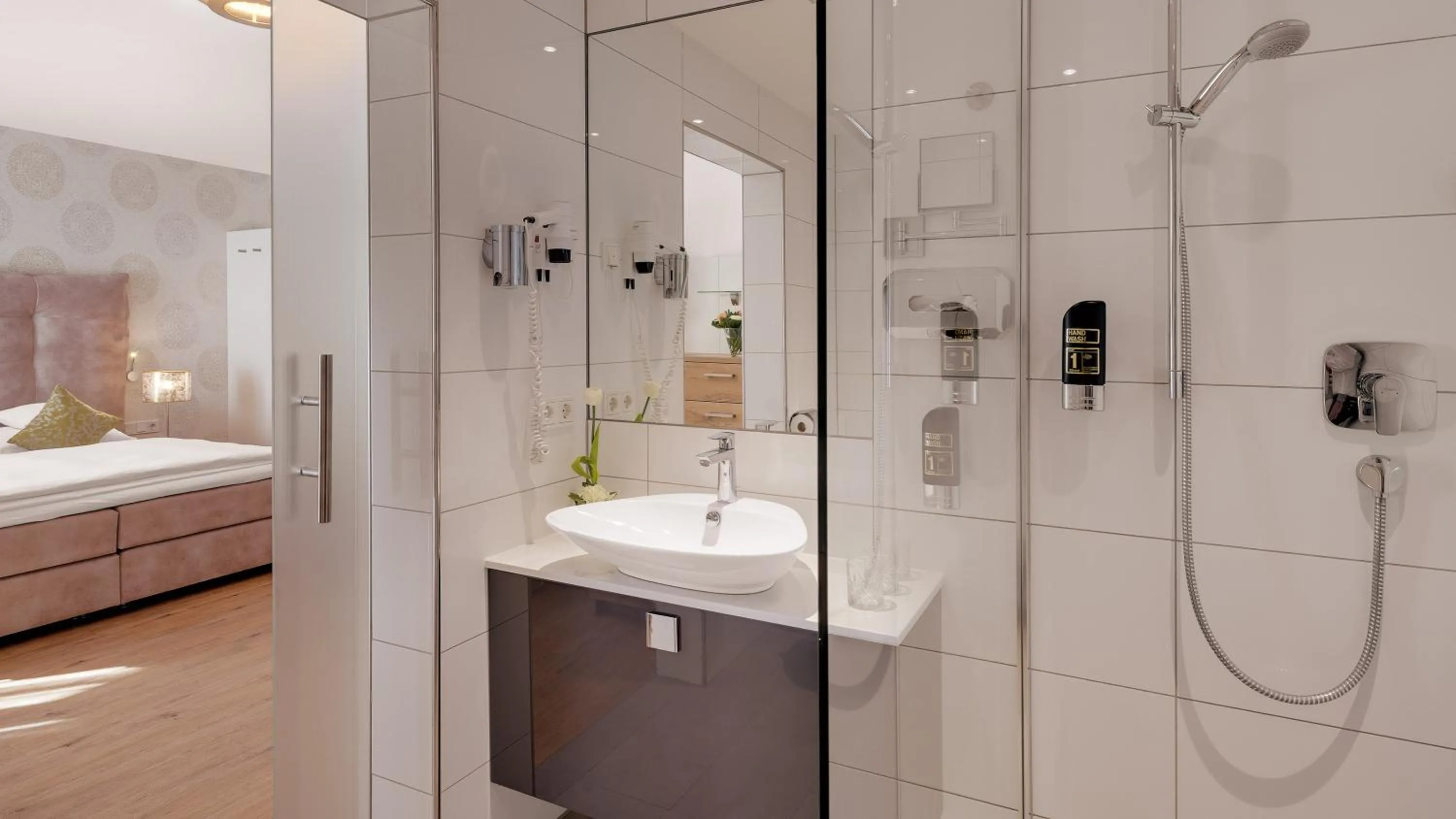 Bathroom, Bed in Hotel Moselauen