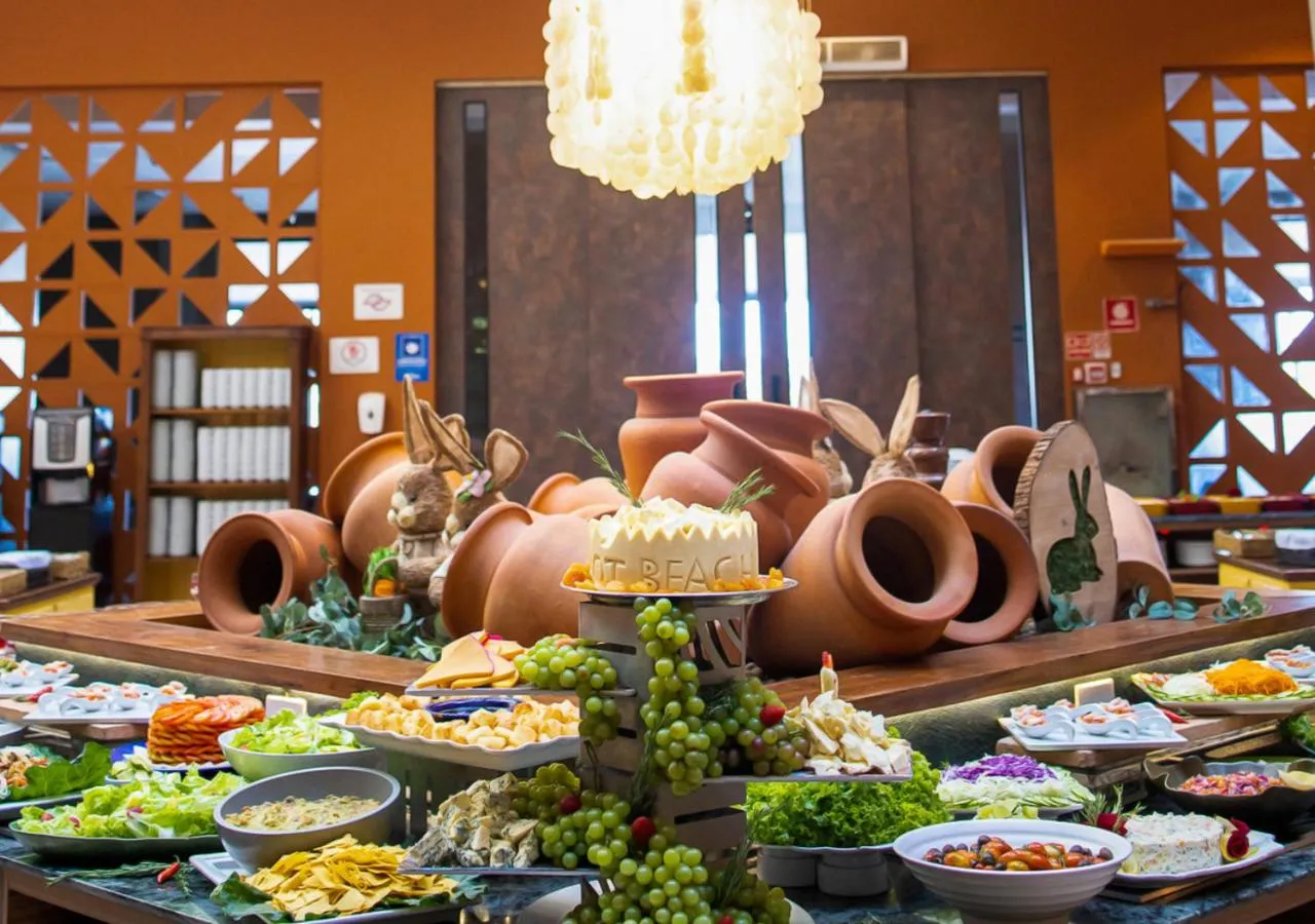 Food and drinks in Hot Beach Resort