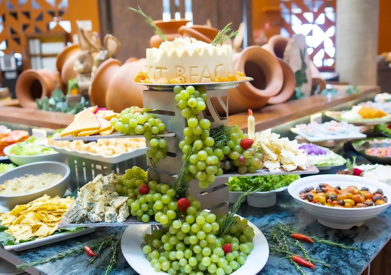 Food and drinks in Hot Beach Resort