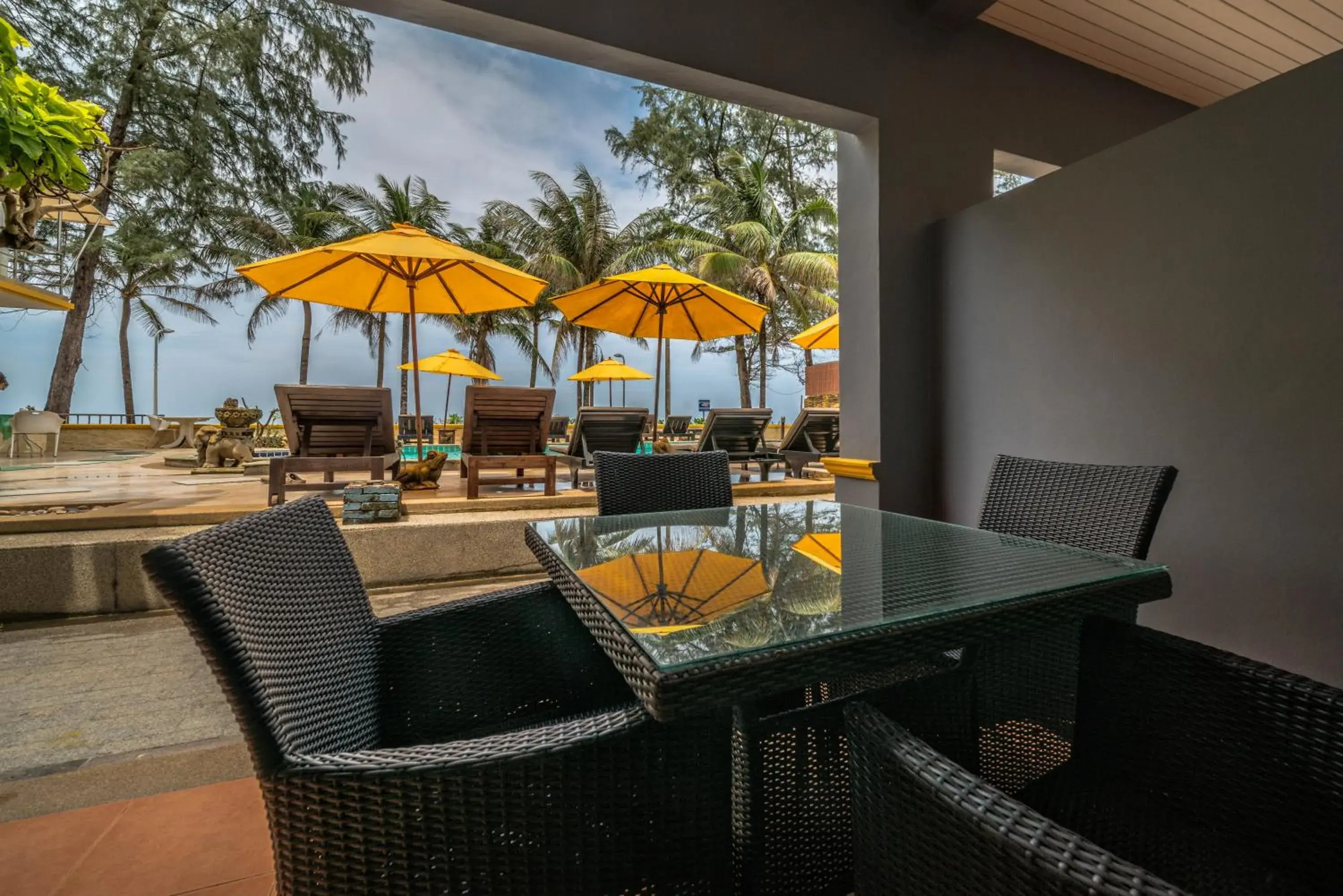 Two-Bedroom Apartment in Kamala Beachfront Apartment Two-Bedroom Apartment in Kamala Beachfront Apartment