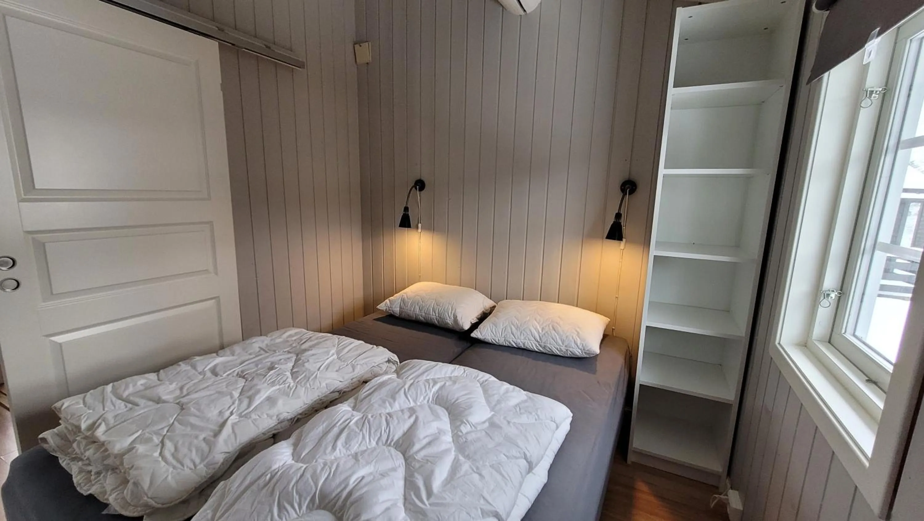 Bed in Øen Turistsenter Cottages