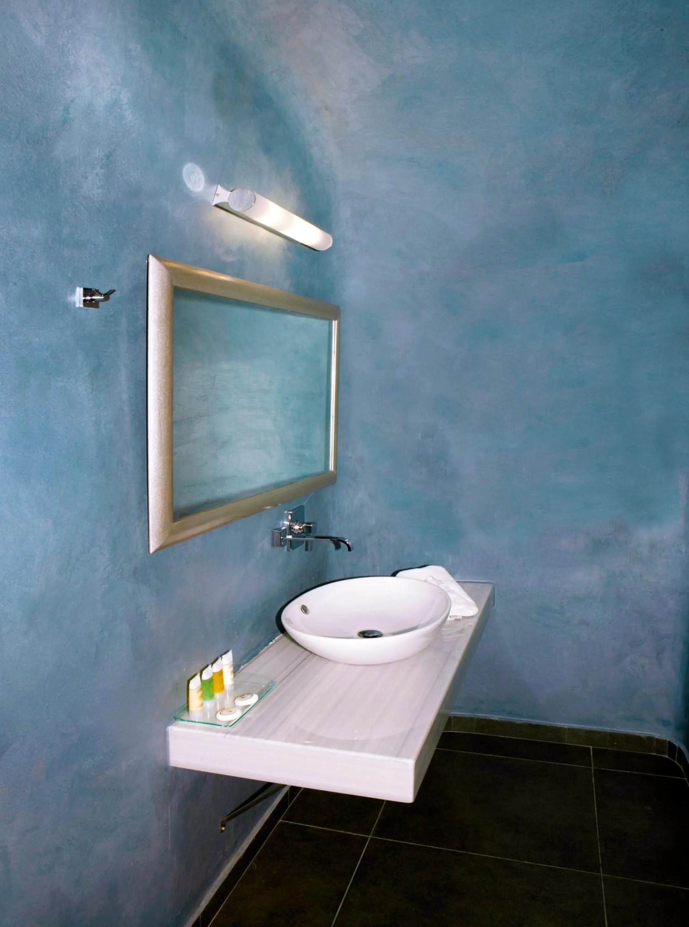 Bathroom in Anteliz Suites